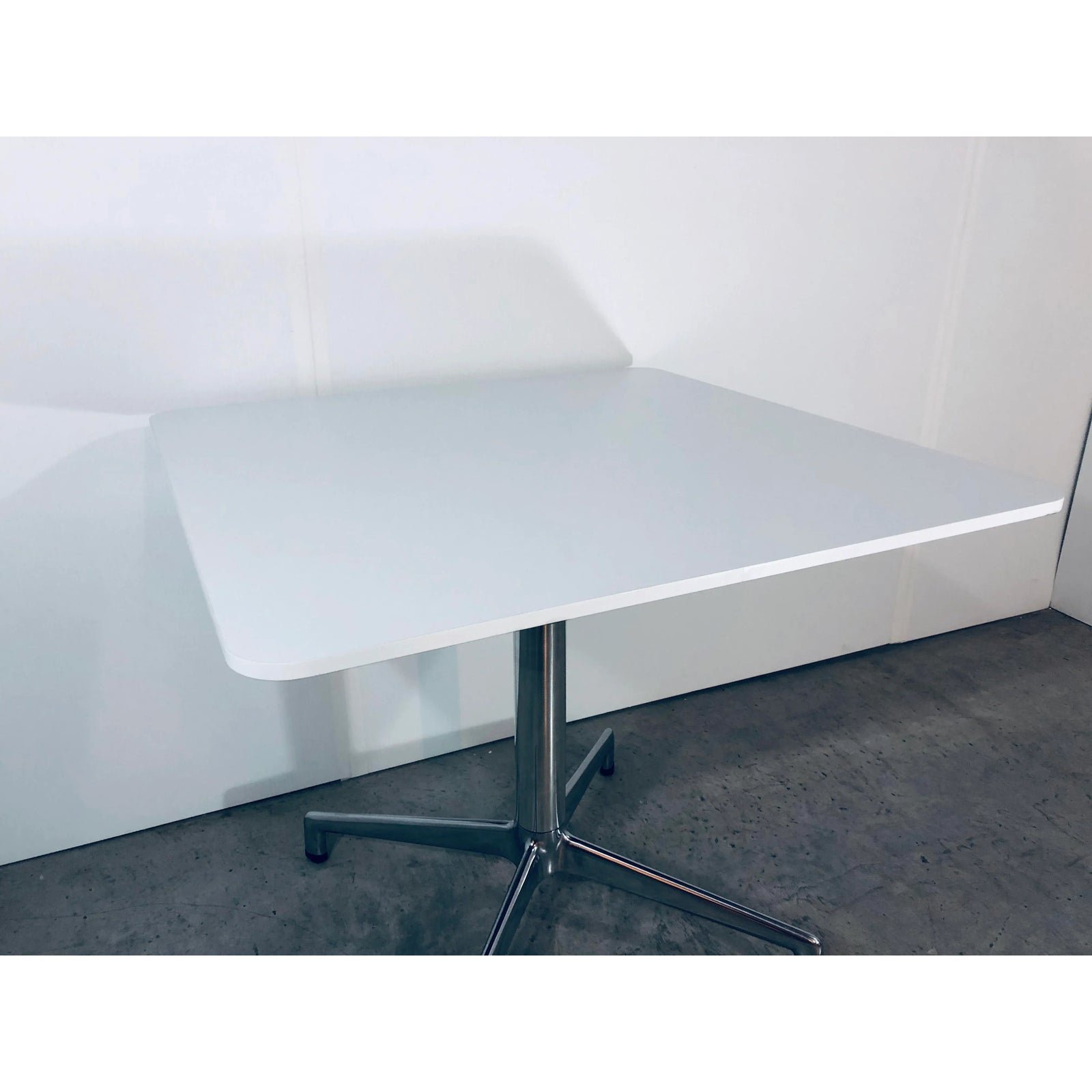 mid-century-modern-eoos-keilhauser-white-juxta-side-table-9146