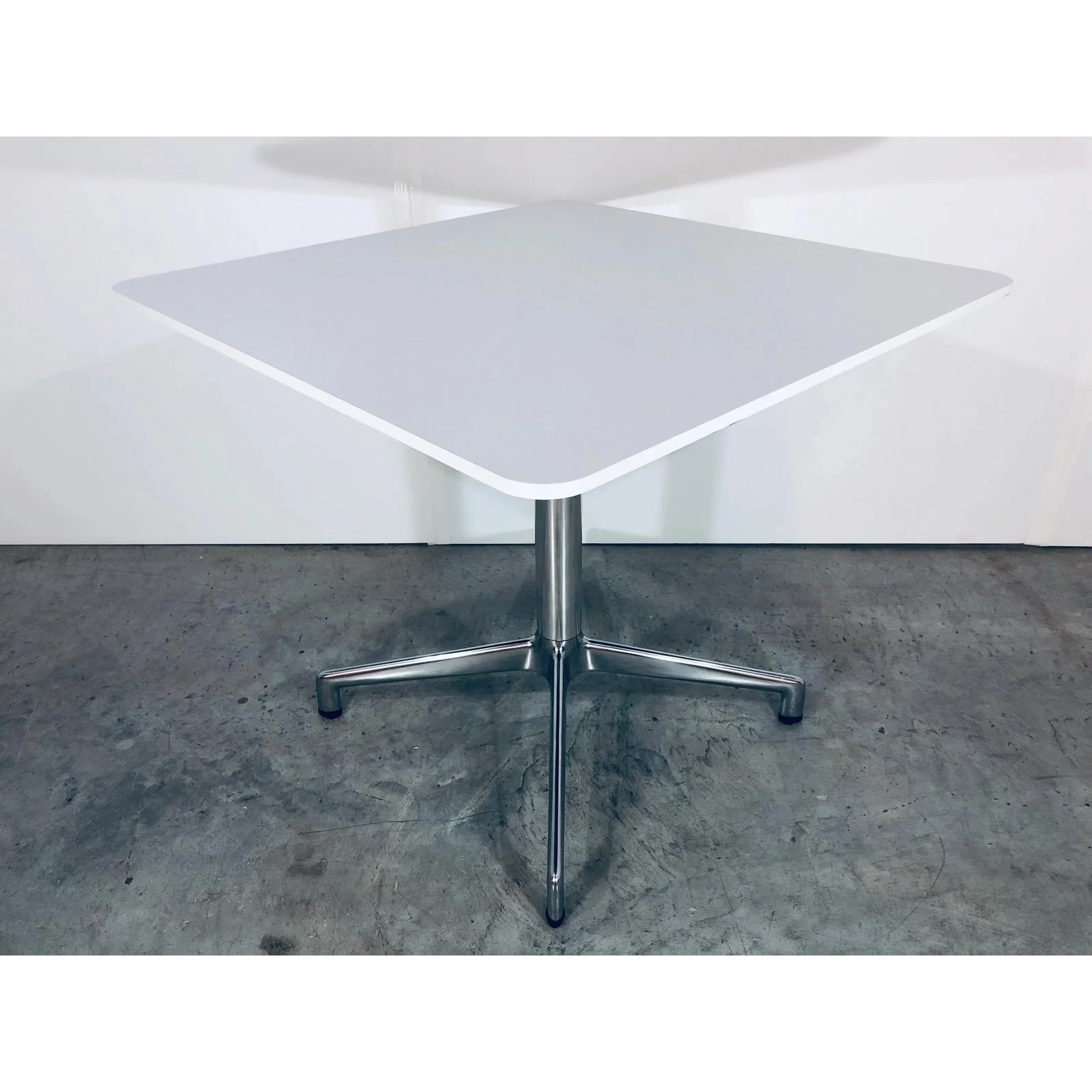 mid-century-modern-eoos-keilhauser-white-juxta-side-table-2469