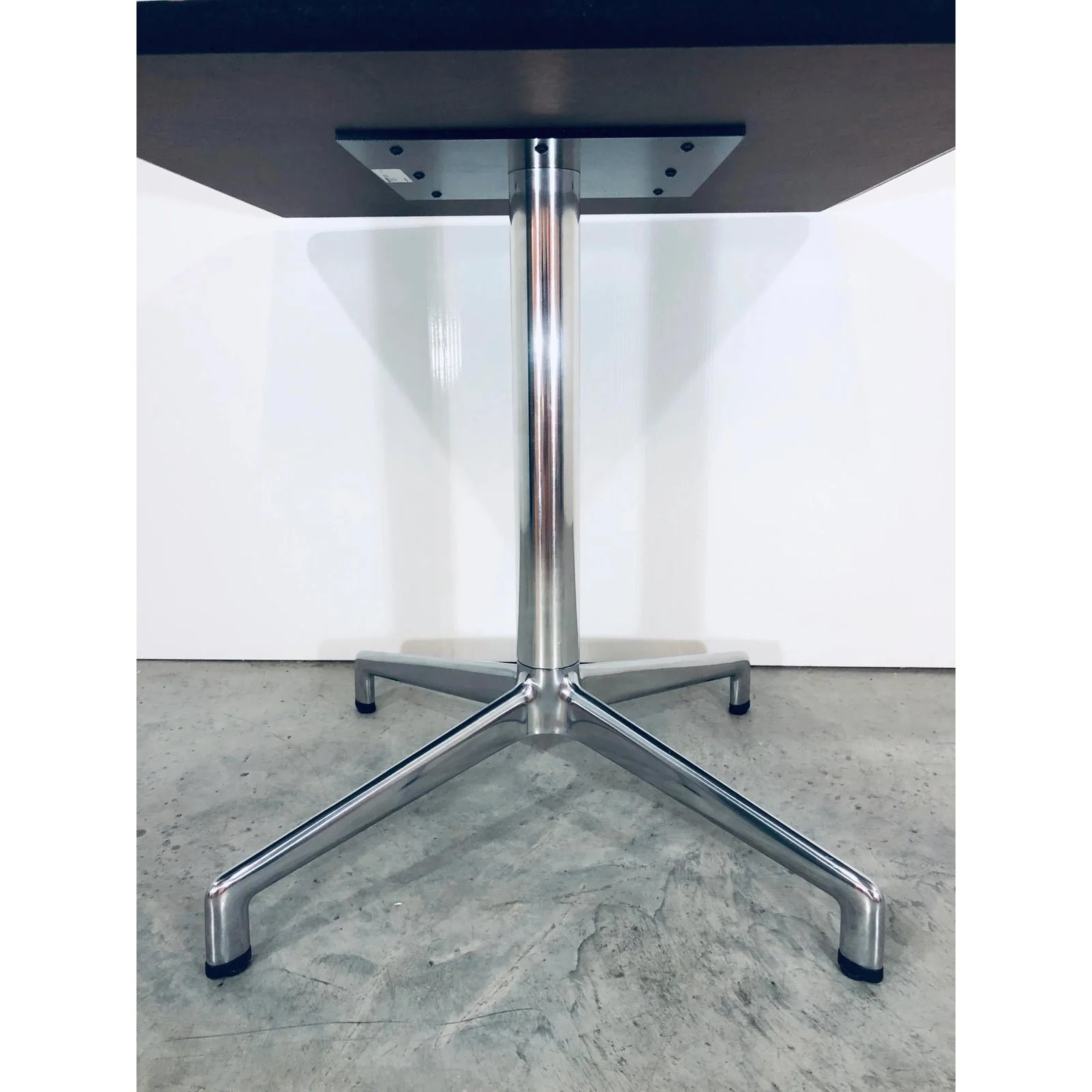 mid-century-modern-eoos-keilhauser-white-juxta-side-table-5793