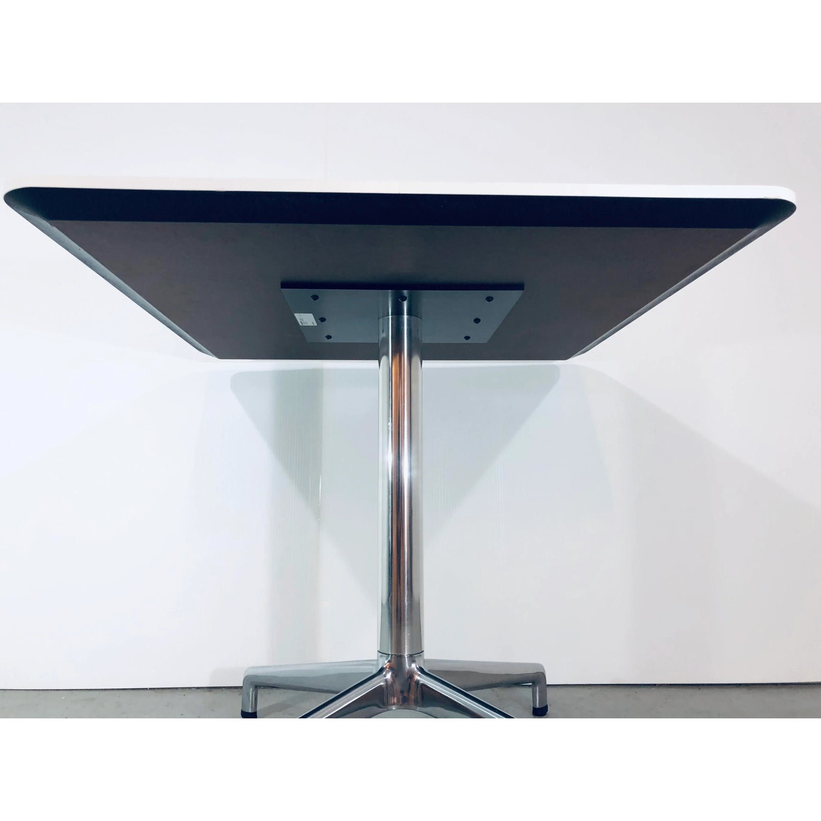 mid-century-modern-eoos-keilhauser-white-juxta-side-table-6700