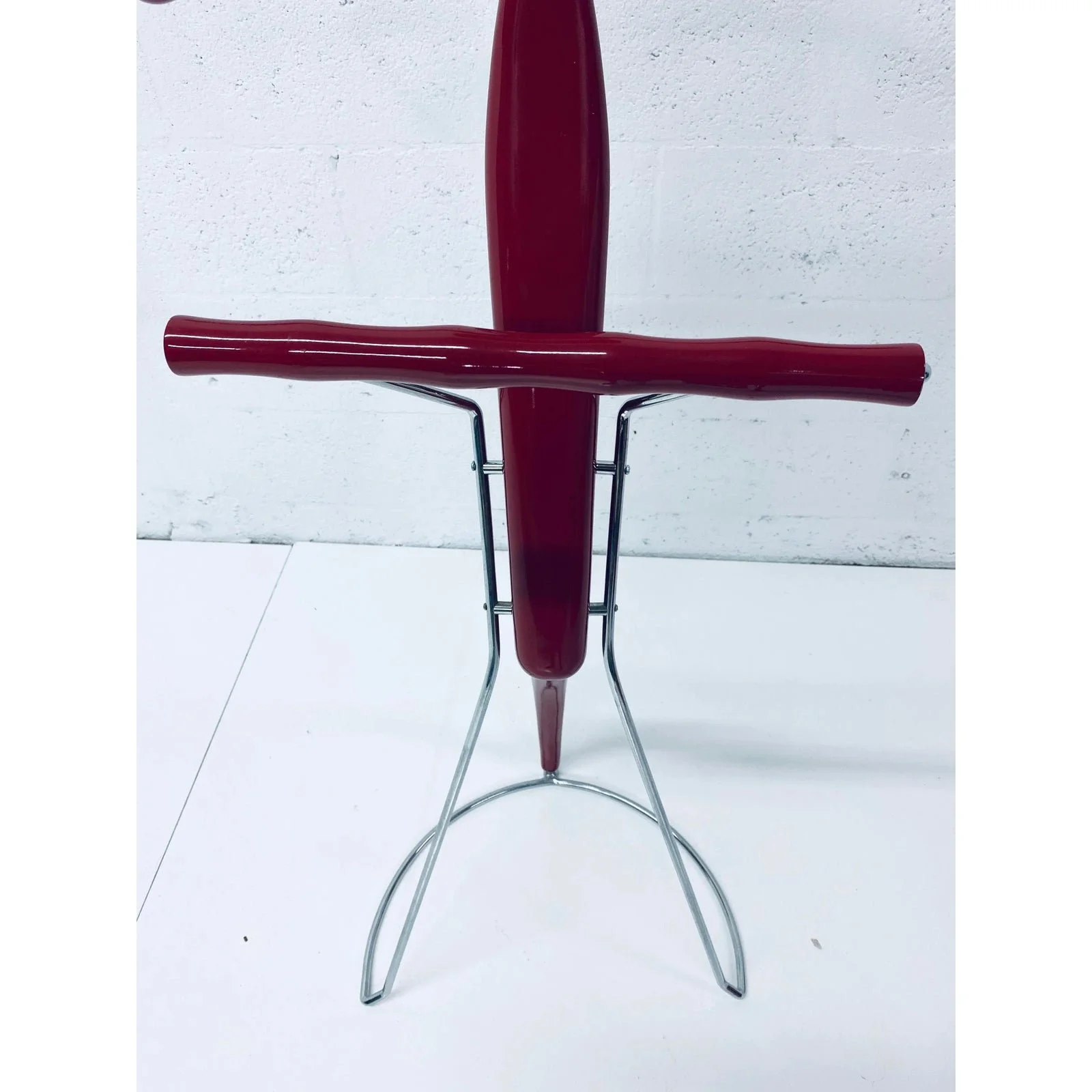 post-modern-sir-bis-porada-red-lacquered-and-chrome-unisex-valet-stand-1391