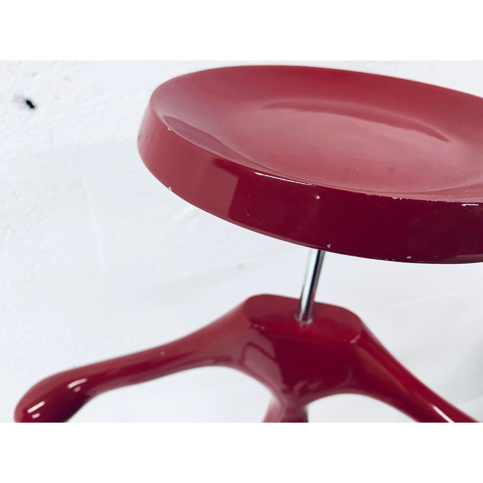 post-modern-sir-bis-porada-red-lacquered-and-chrome-unisex-valet-stand-6630