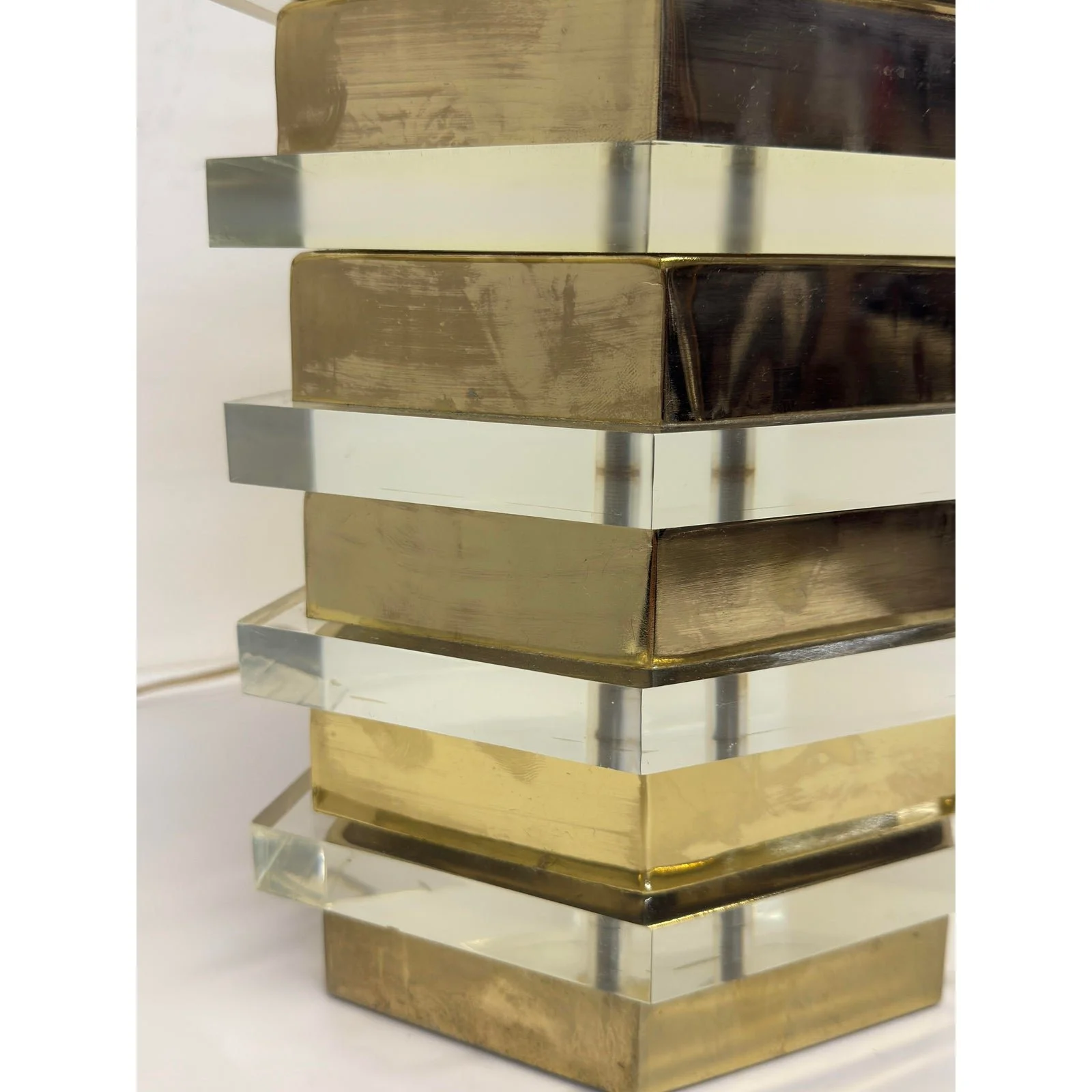 mid-centruy-brass-and-lucite-table-lamp-with-lucite-finial-1970s-7214