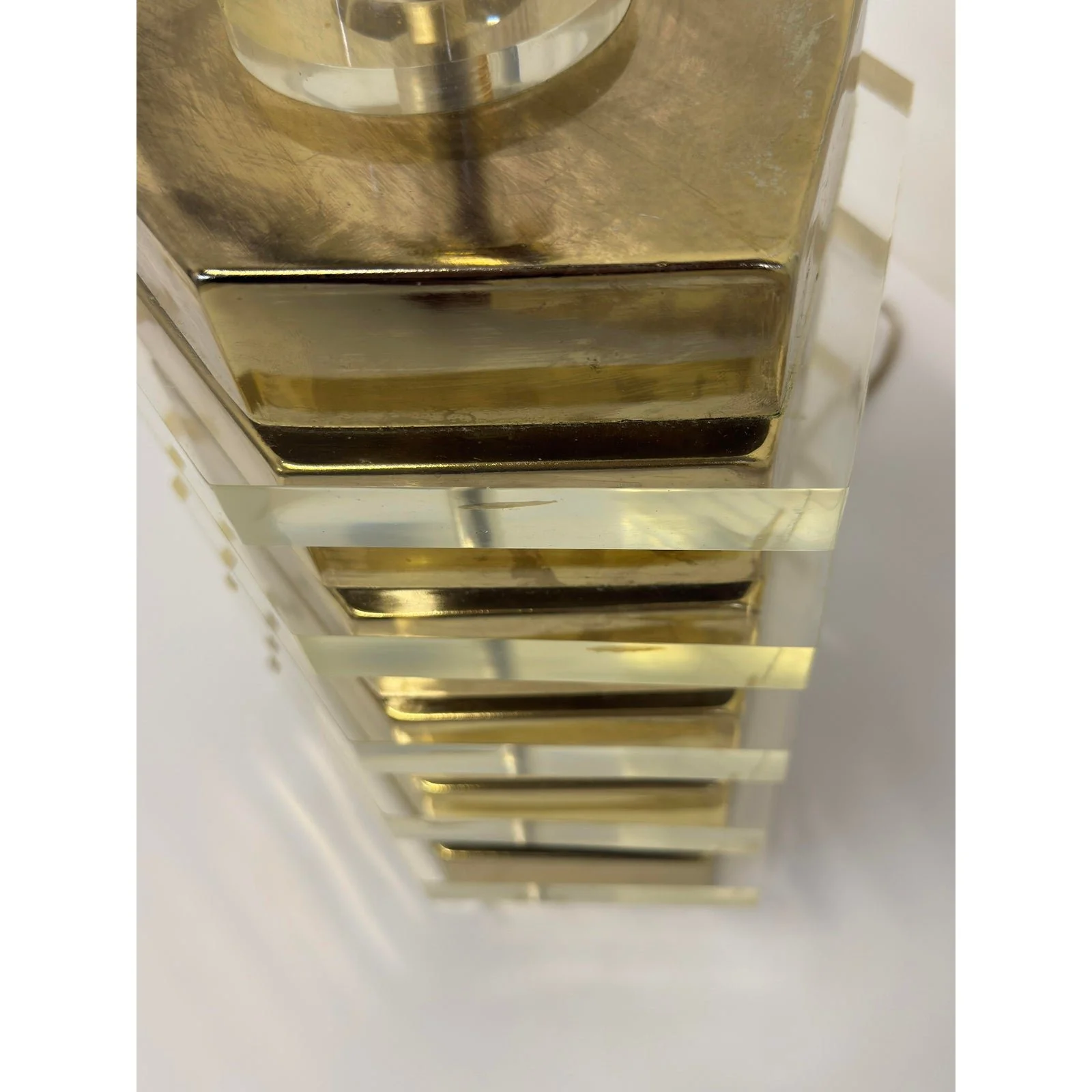 mid-centruy-brass-and-lucite-table-lamp-with-lucite-finial-1970