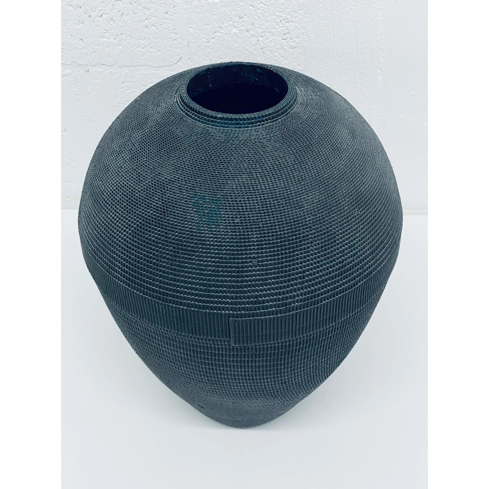 postmodern-black-corrugated-cardboard-vase-by-flute-chicago-0597
