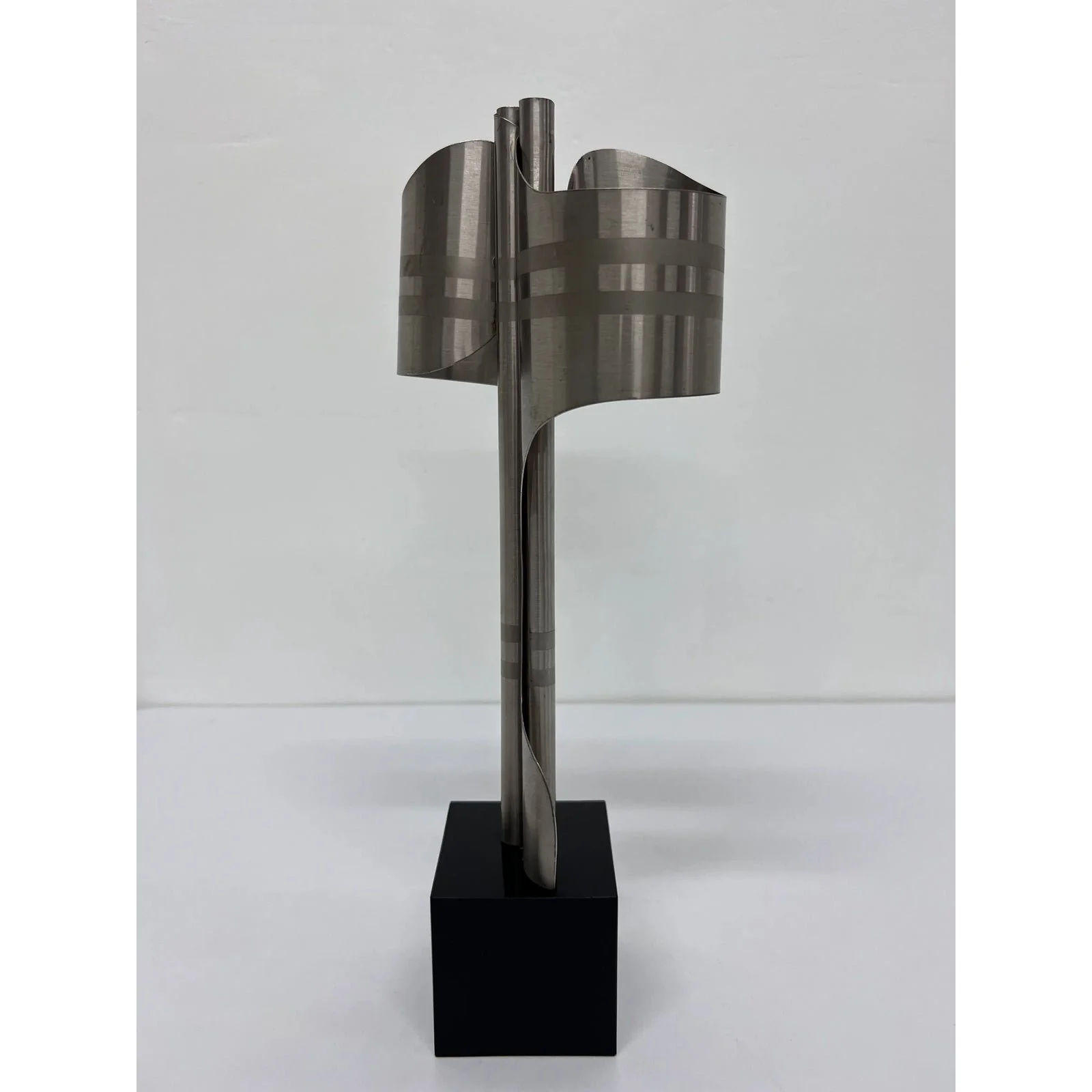 contemporary-brazilian-metal-flag-sculpture-2012-8150