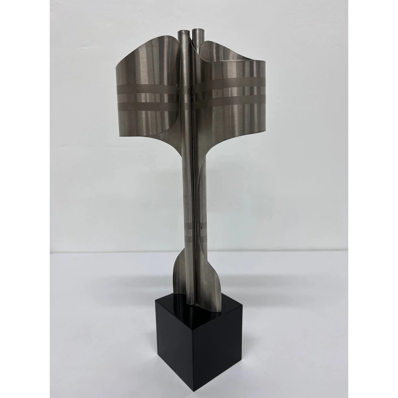 contemporary-brazilian-metal-flag-sculpture-2012-9096