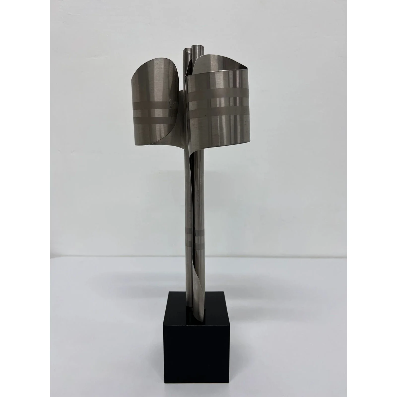 contemporary-brazilian-metal-flag-sculpture-2012-3789