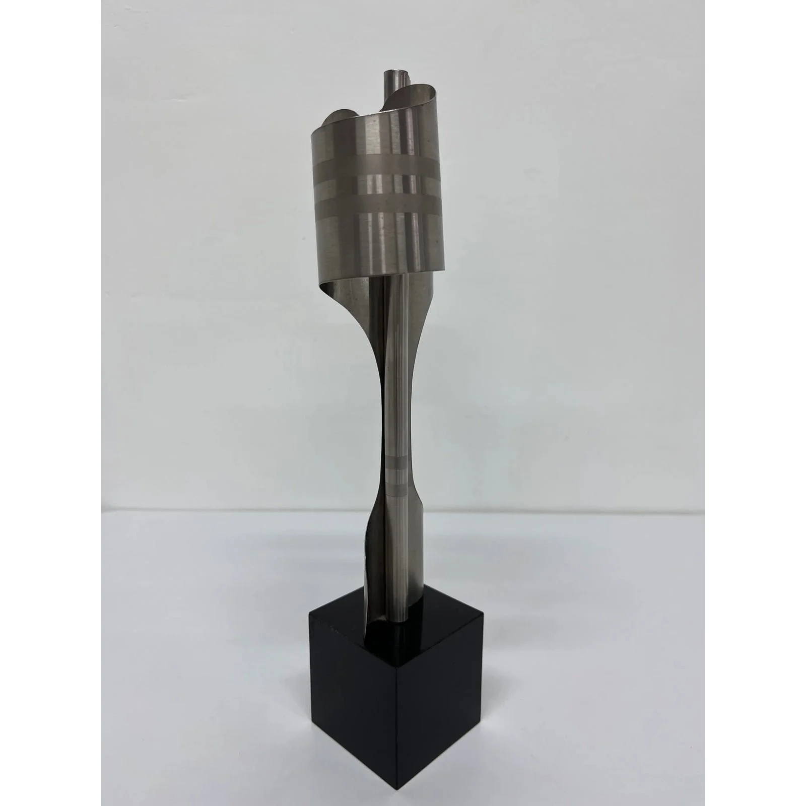 contemporary-brazilian-metal-flag-sculpture-2012-5882