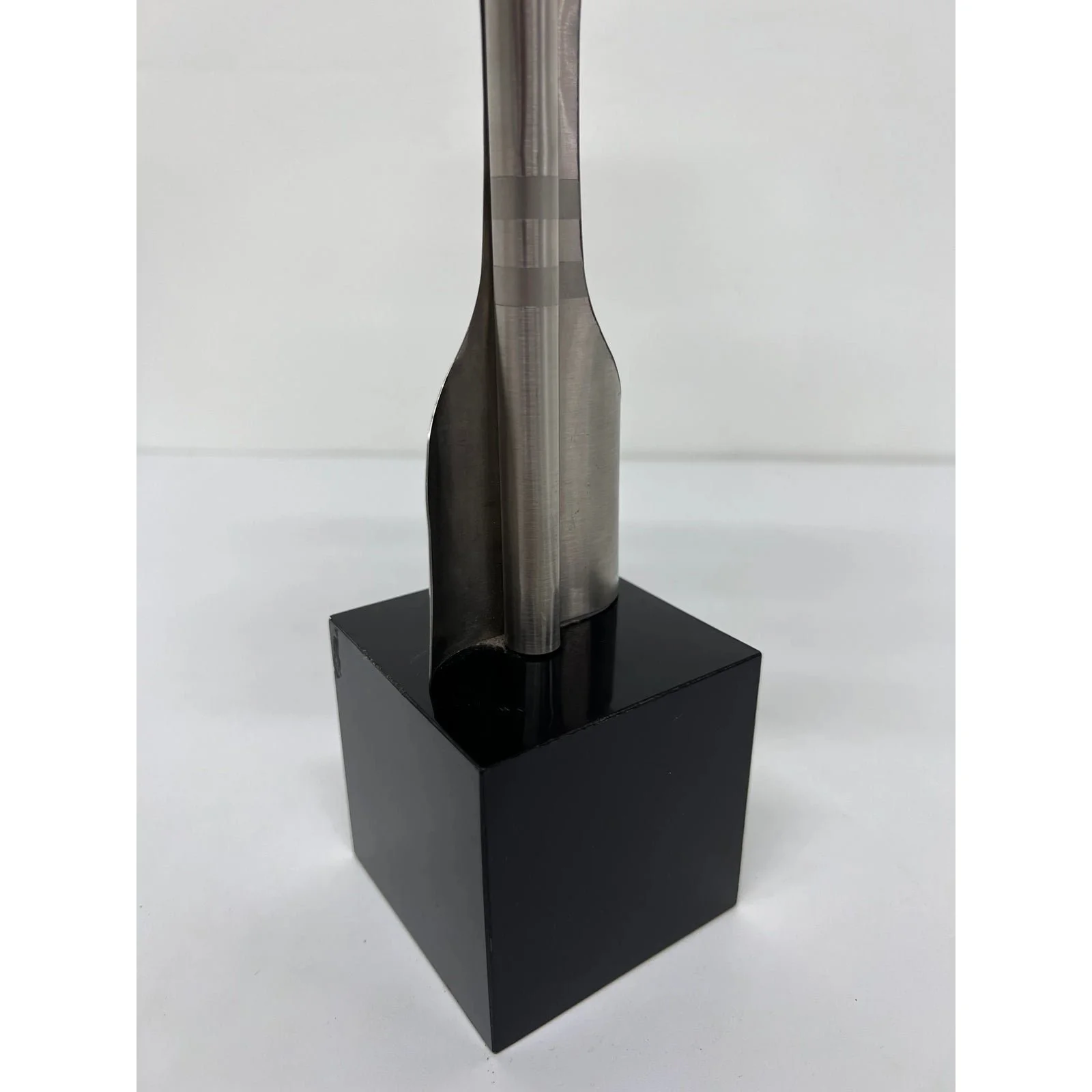 contemporary-brazilian-metal-flag-sculpture-2012