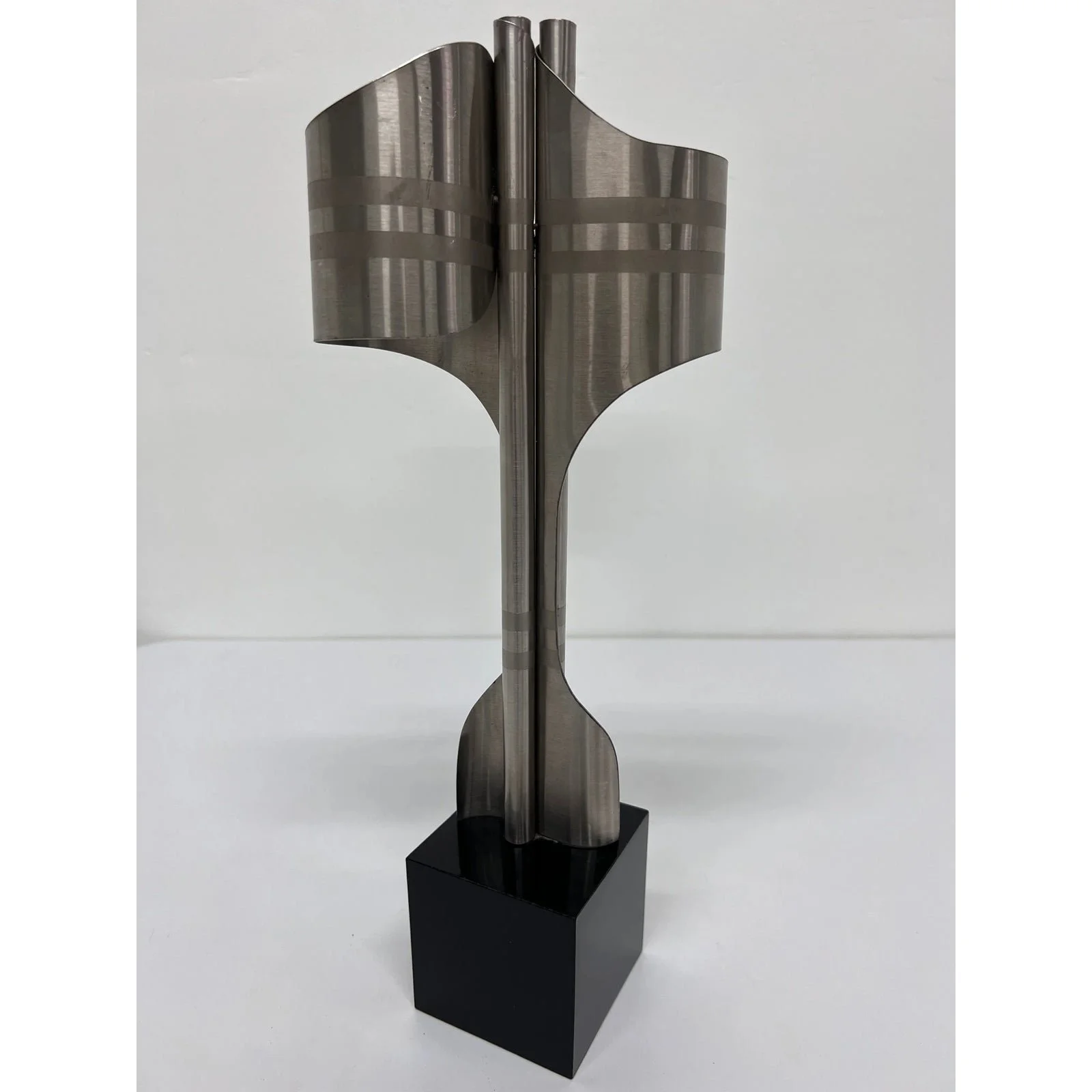 contemporary-brazilian-metal-flag-sculpture-2012