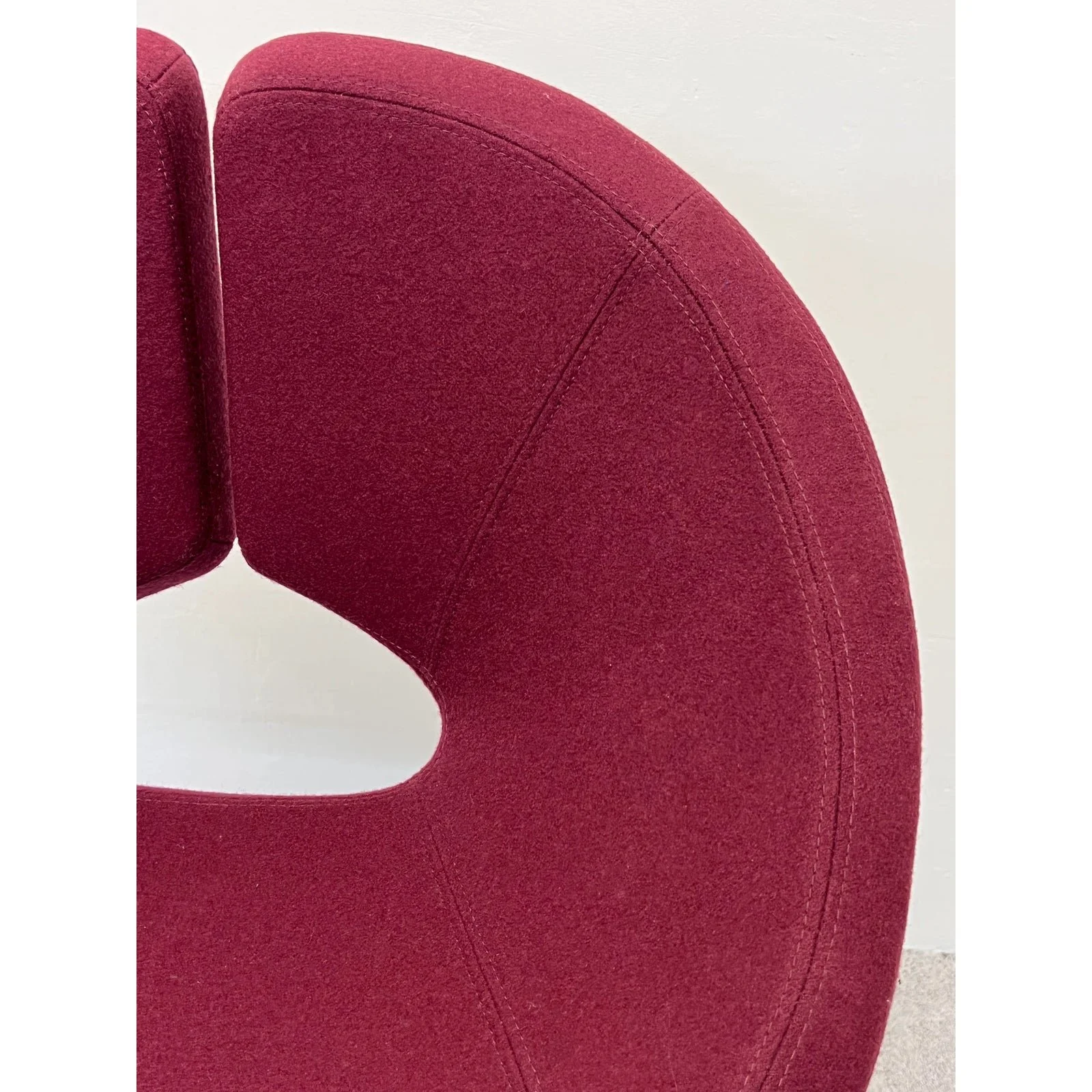 patrick-norguet-little-apollo-stool-for-artifort-4785