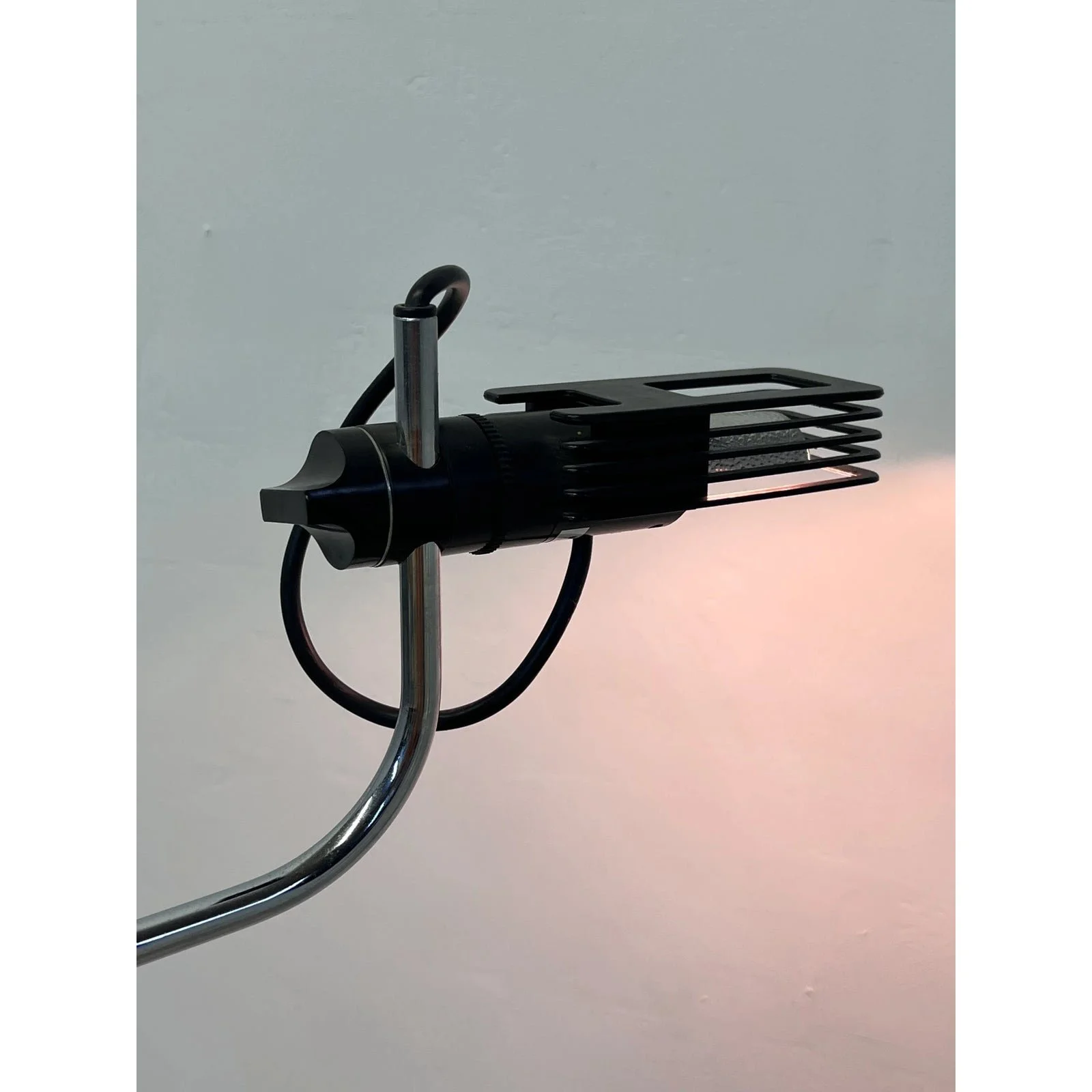 bruno-gecchelin-wing-floor-lamp-for-oluce-italy-1970s-0430
