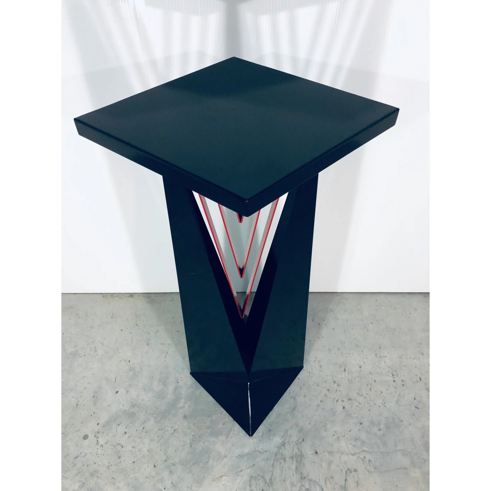 post-modern-memphis-steel-faceted-pedestal-table-1980s-1125