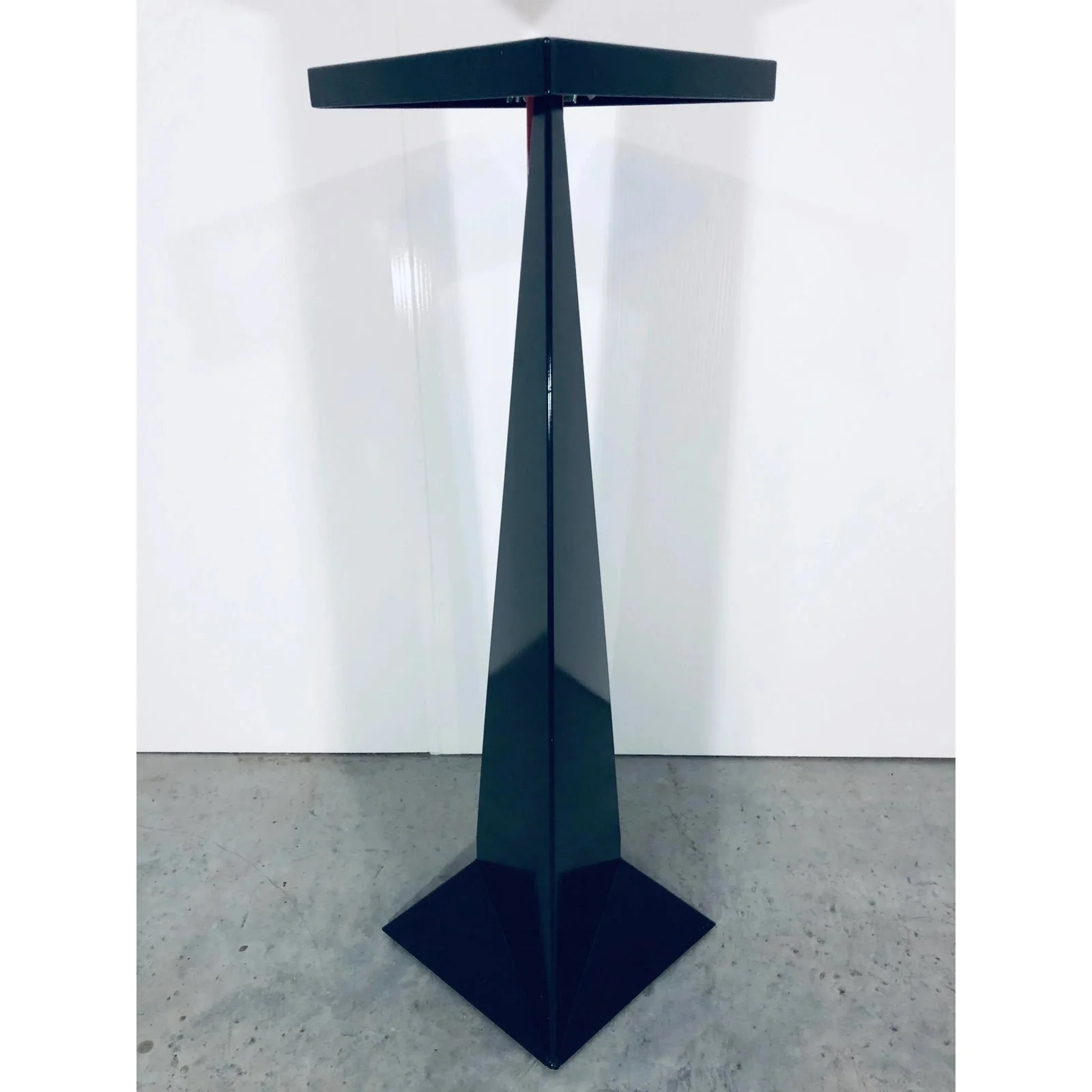 post-modern-memphis-steel-faceted-pedestal-table-1980s-2788