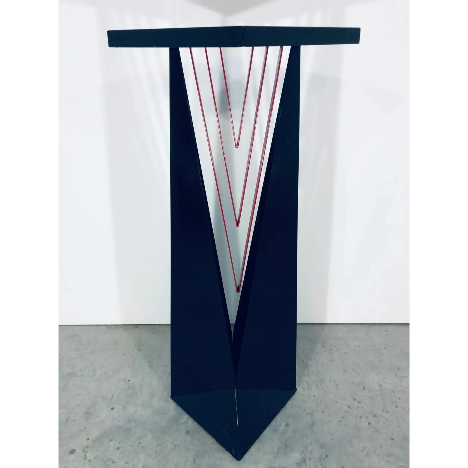 post-modern-memphis-steel-faceted-pedestal-table-1980s-6806