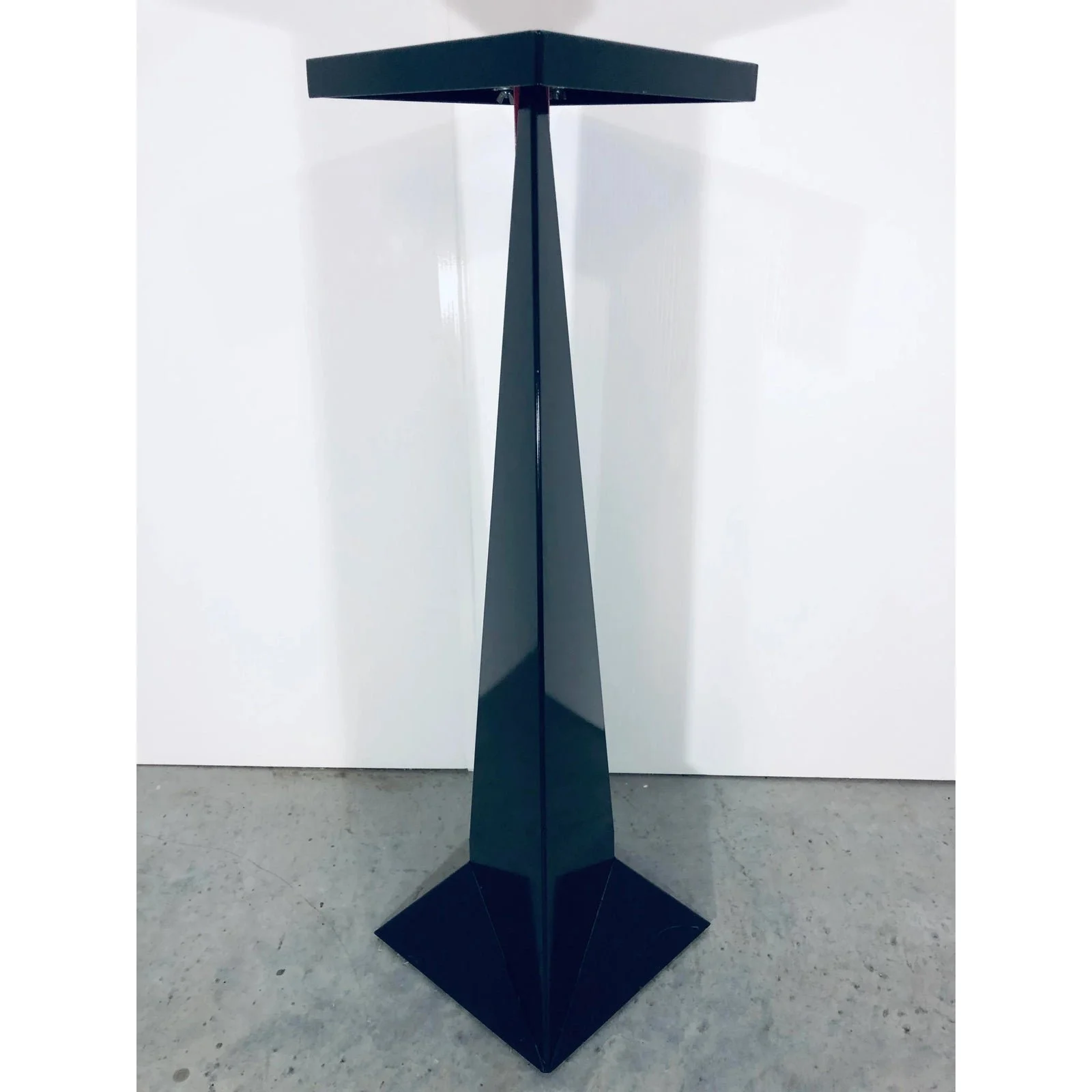 post-modern-memphis-steel-faceted-pedestal-table-1980s-9125