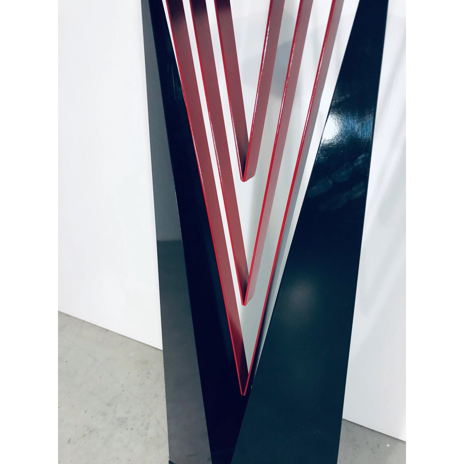 post-modern-memphis-steel-faceted-pedestal-table-1980s-8576