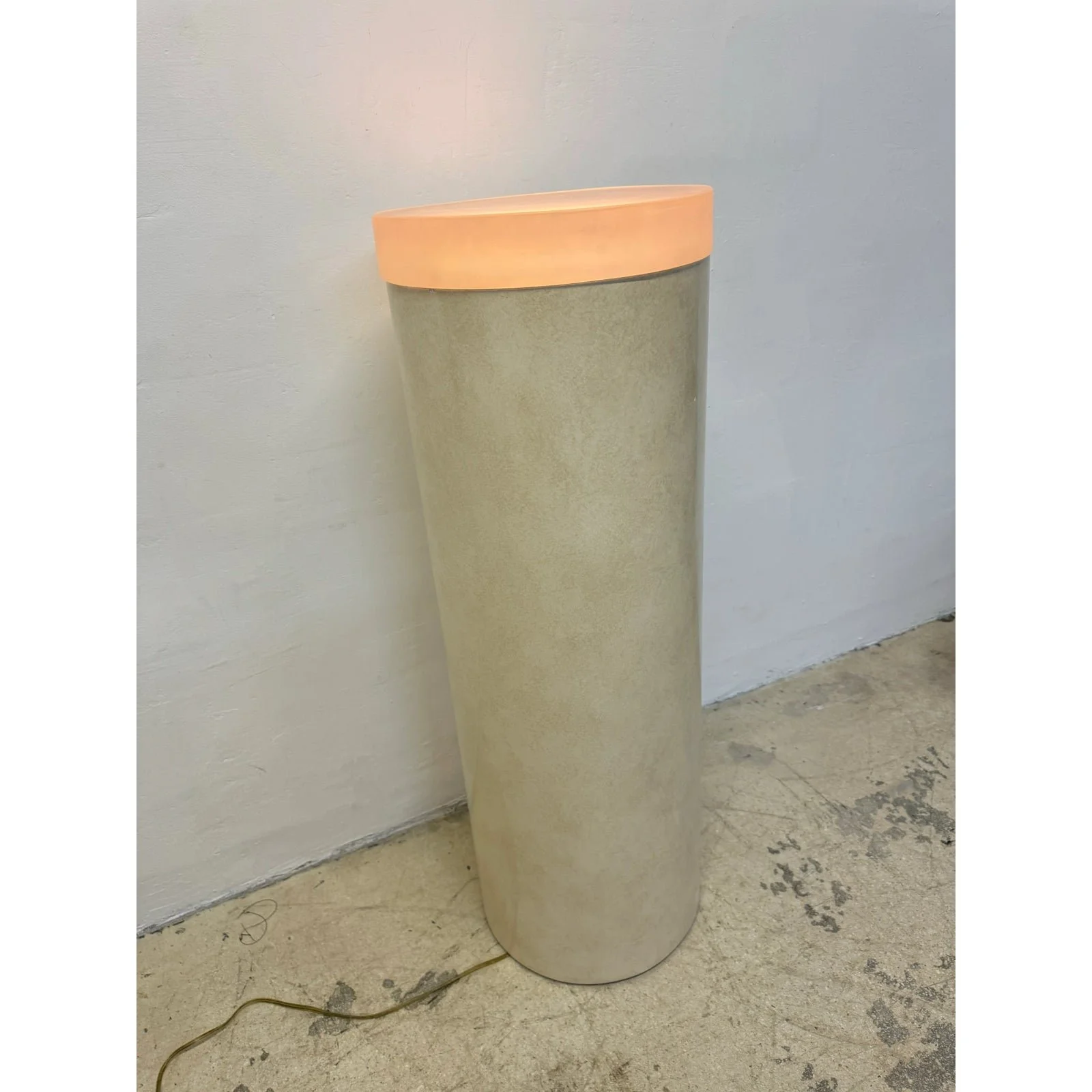 mid-century-lacquered-pedestal-table-lamp-with-acylic-top-7093