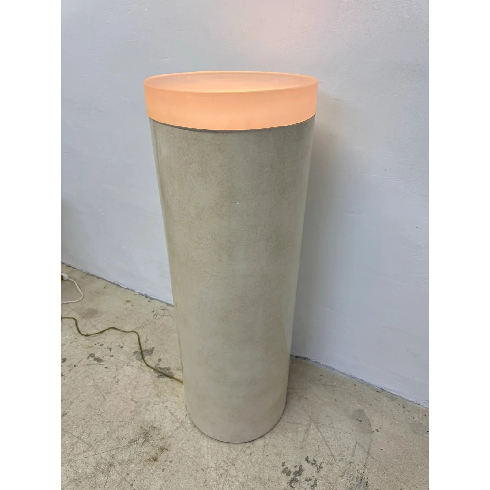 mid-century-lacquered-pedestal-table-lamp-with-acylic-top-6907