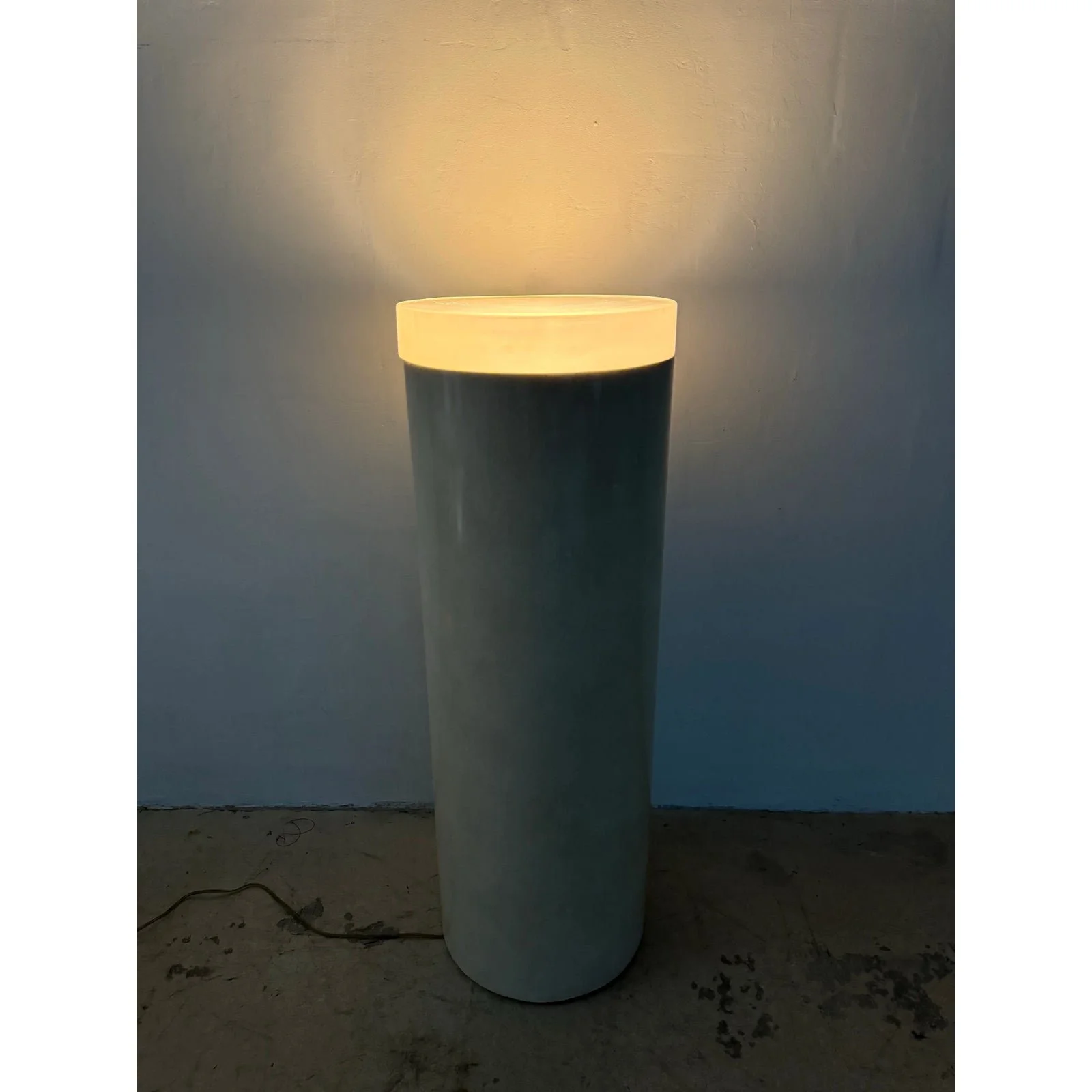mid-century-lacquered-pedestal-table-lamp-with-acylic-top-7486