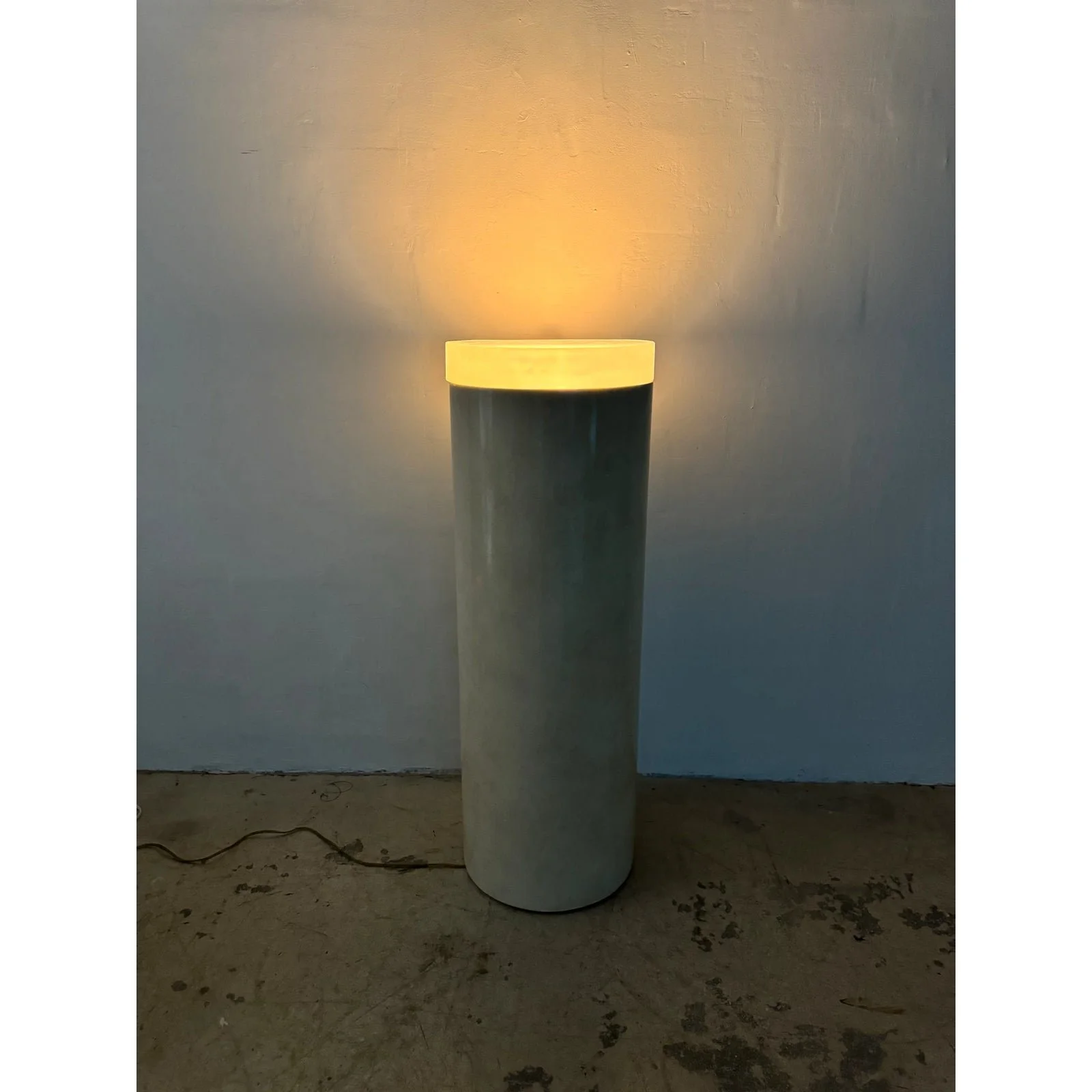 mid-century-lacquered-pedestal-table-lamp-with-acylic-top-6953