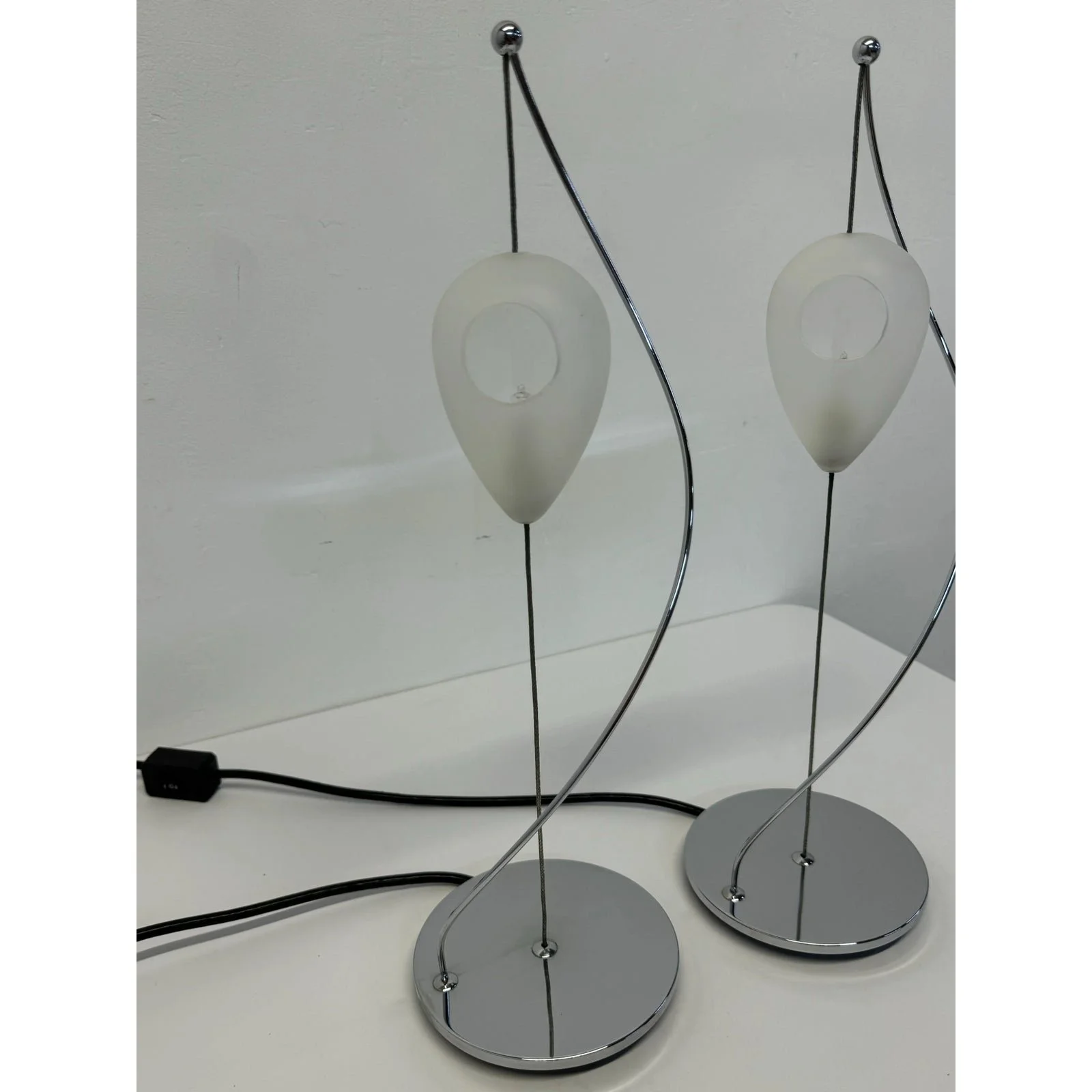 italian-suspended-murano-glass-and-chrome-base-table-lamps-a-pair-0191