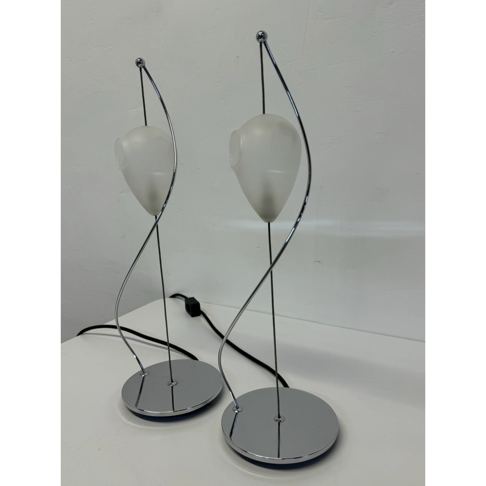 italian-suspended-murano-glass-and-chrome-base-table-lamps-a-pair-0763