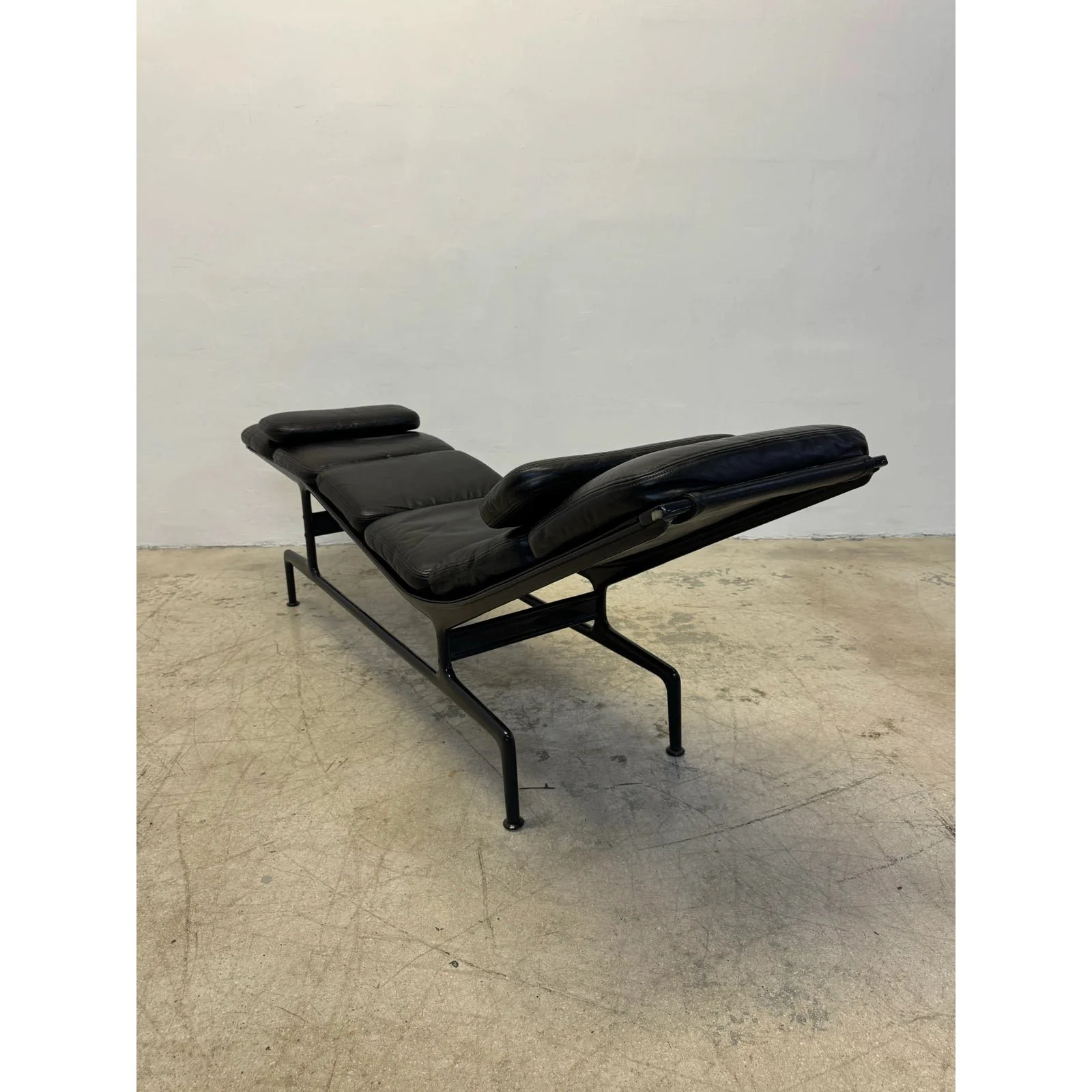 charles-and-ray-eames-billy-wilder-es106-chaise-lounge-for-herman-miller-1970s-5093