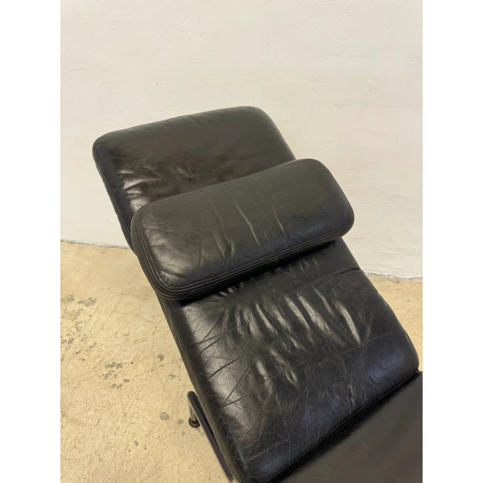 charles-and-ray-eames-billy-wilder-es106-chaise-lounge-for-herman-miller-1970s-1152