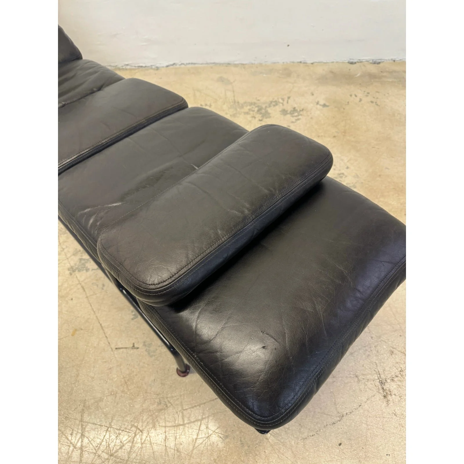 charles-and-ray-eames-billy-wilder-es106-chaise-lounge-for-herman-miller-1970s-5157