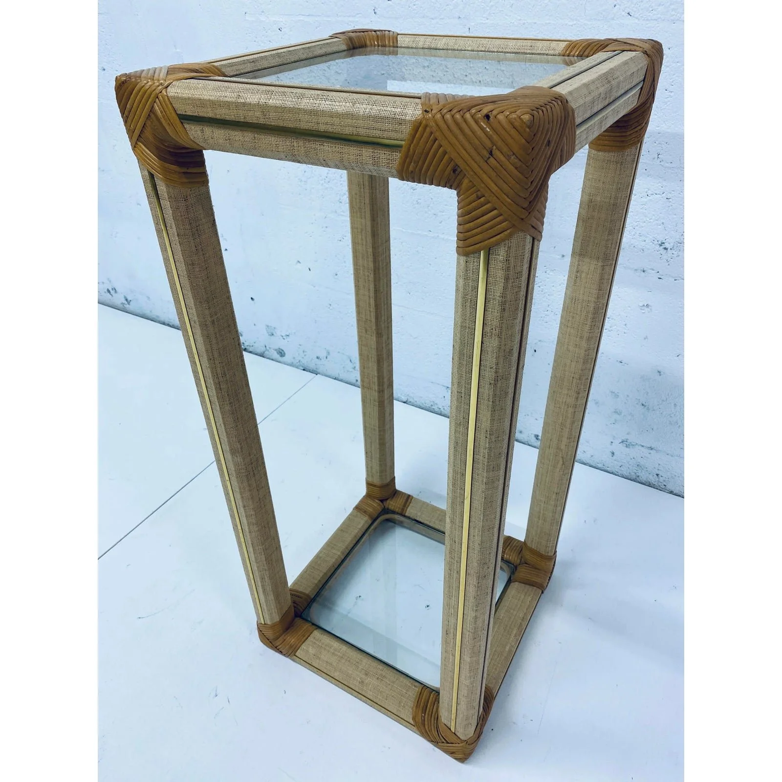 rattan-and-raffia-pedestal-table-with-glass-inserts-0390