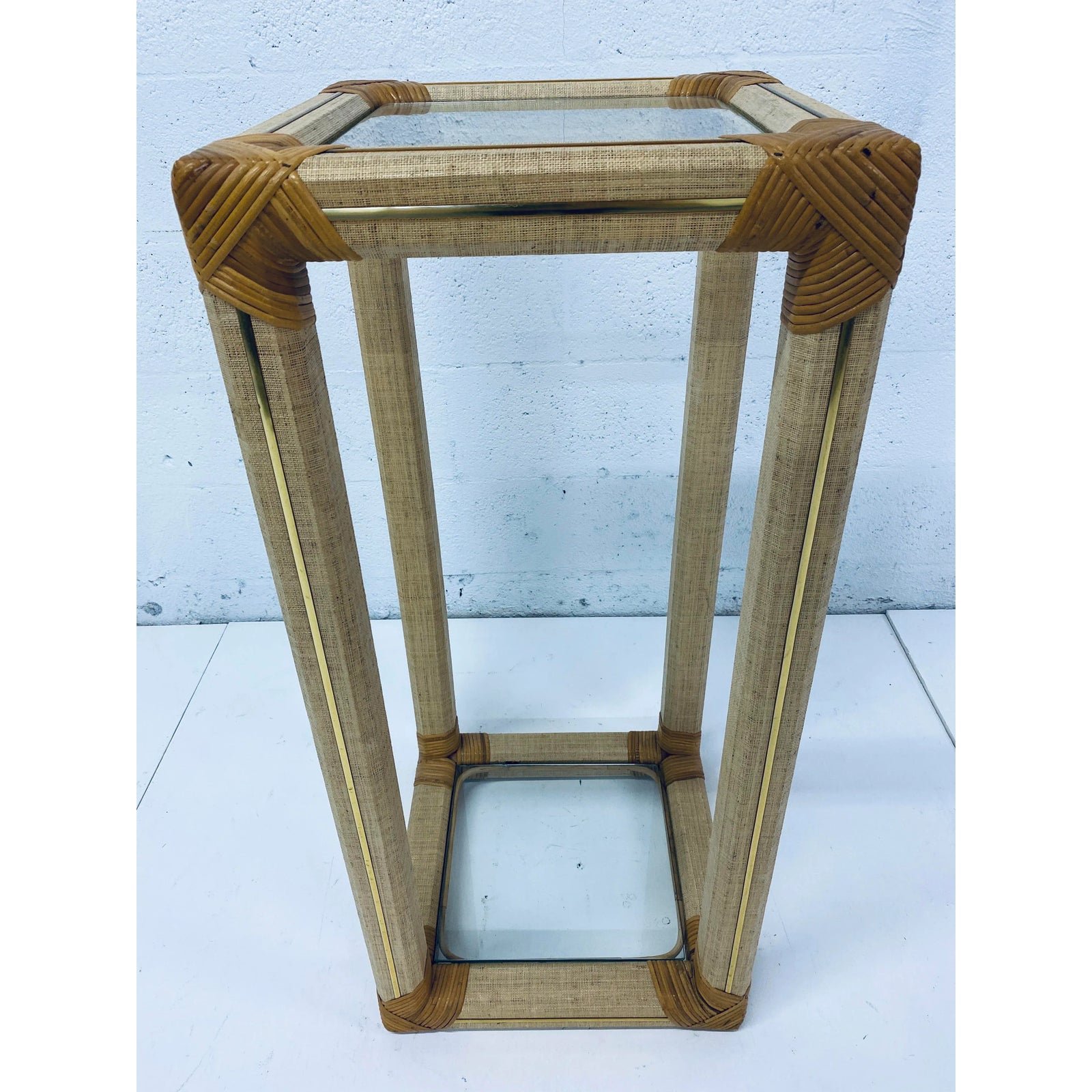 rattan-and-raffia-pedestal-table-with-glass-inserts-0975