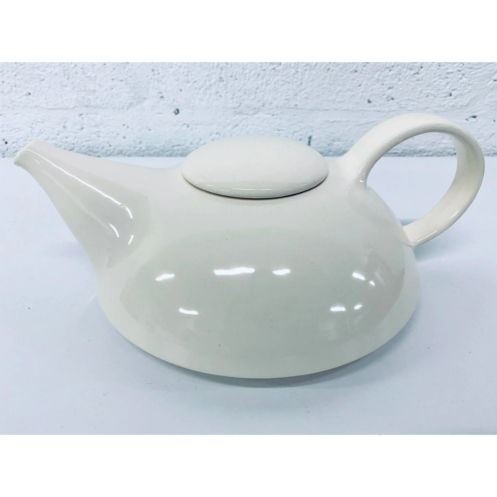 postmodern-claudia-shuride-tea-pot-for-toscany-japan-8745