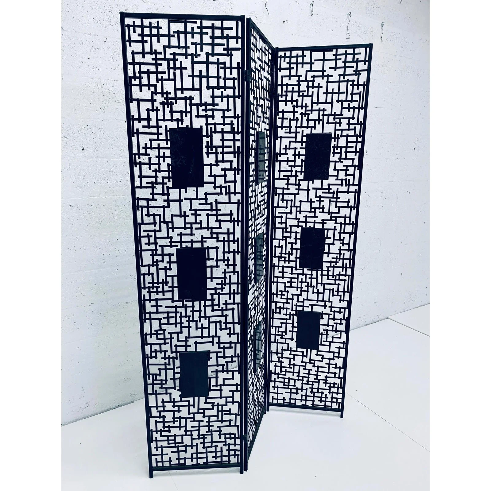 black-iron-room-divider-screen-with-black-tessellated-stone-accents-6378