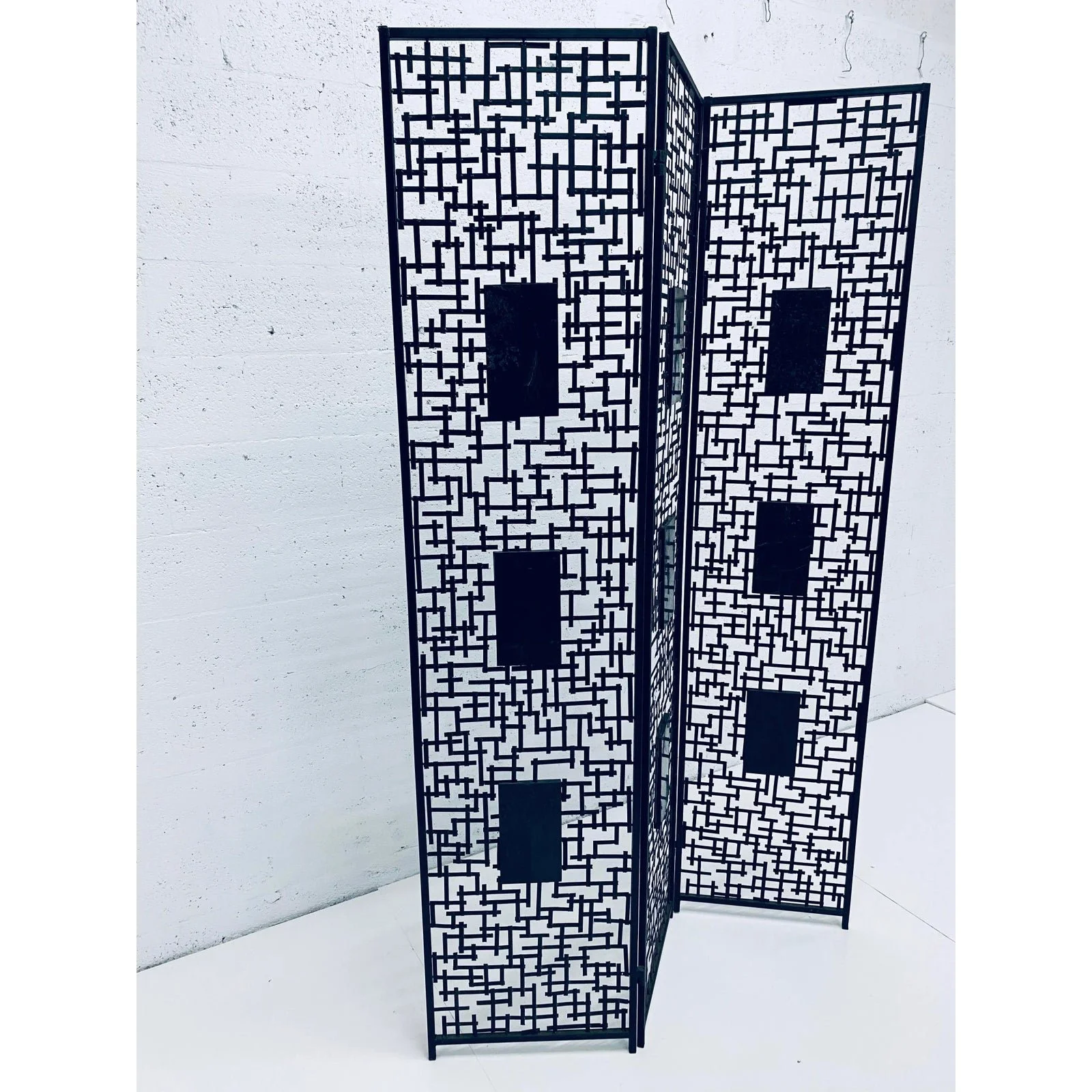 black-iron-room-divider-screen-with-black-tessellated-stone-accents-5662