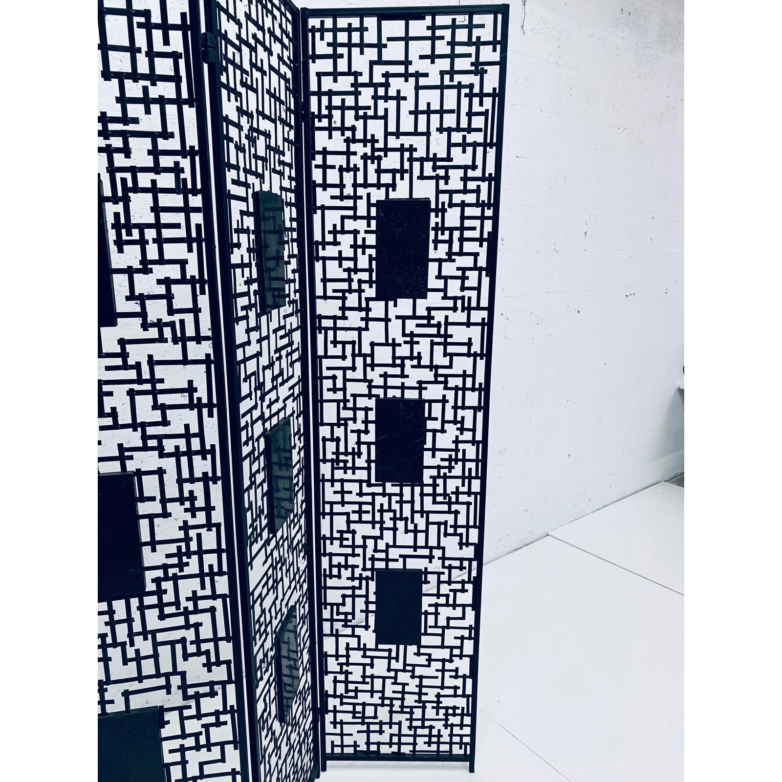 black-iron-room-divider-screen-with-black-tessellated-stone-accents-9564