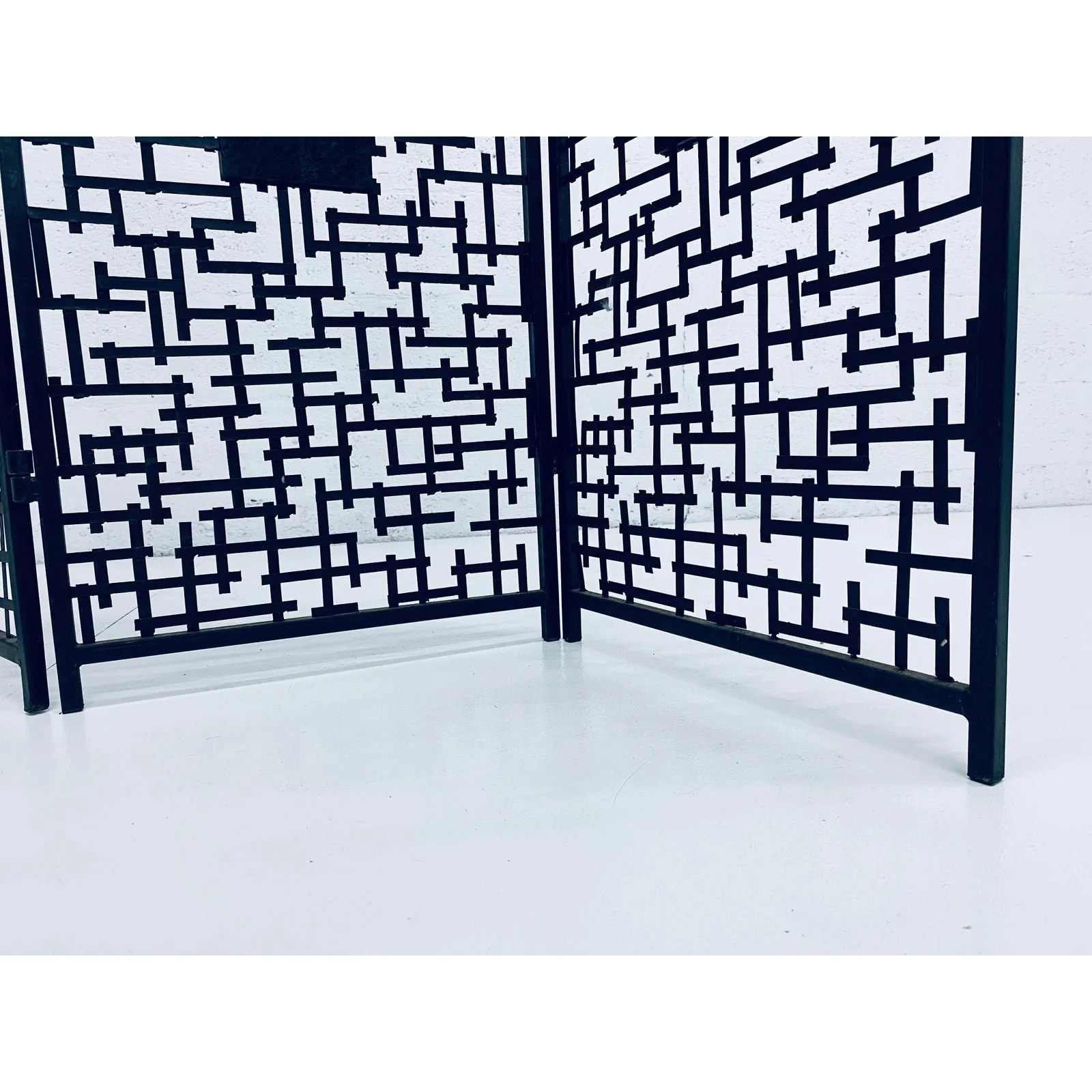 black-iron-room-divider-screen-with-black-tessellated-stone-accents-4271