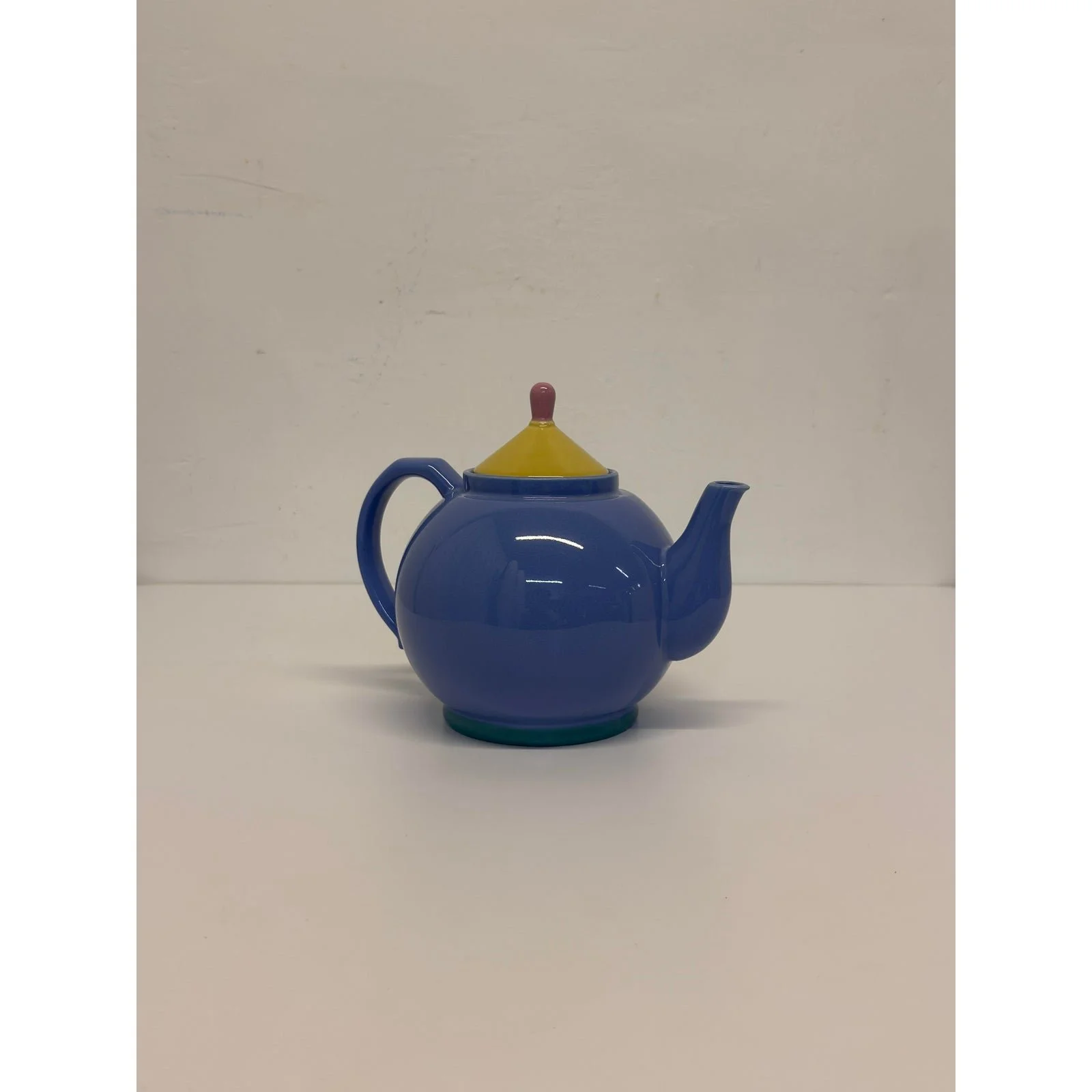 lindt-stymeist-postmodern-colorways-tea-kettle-1980s-4024
