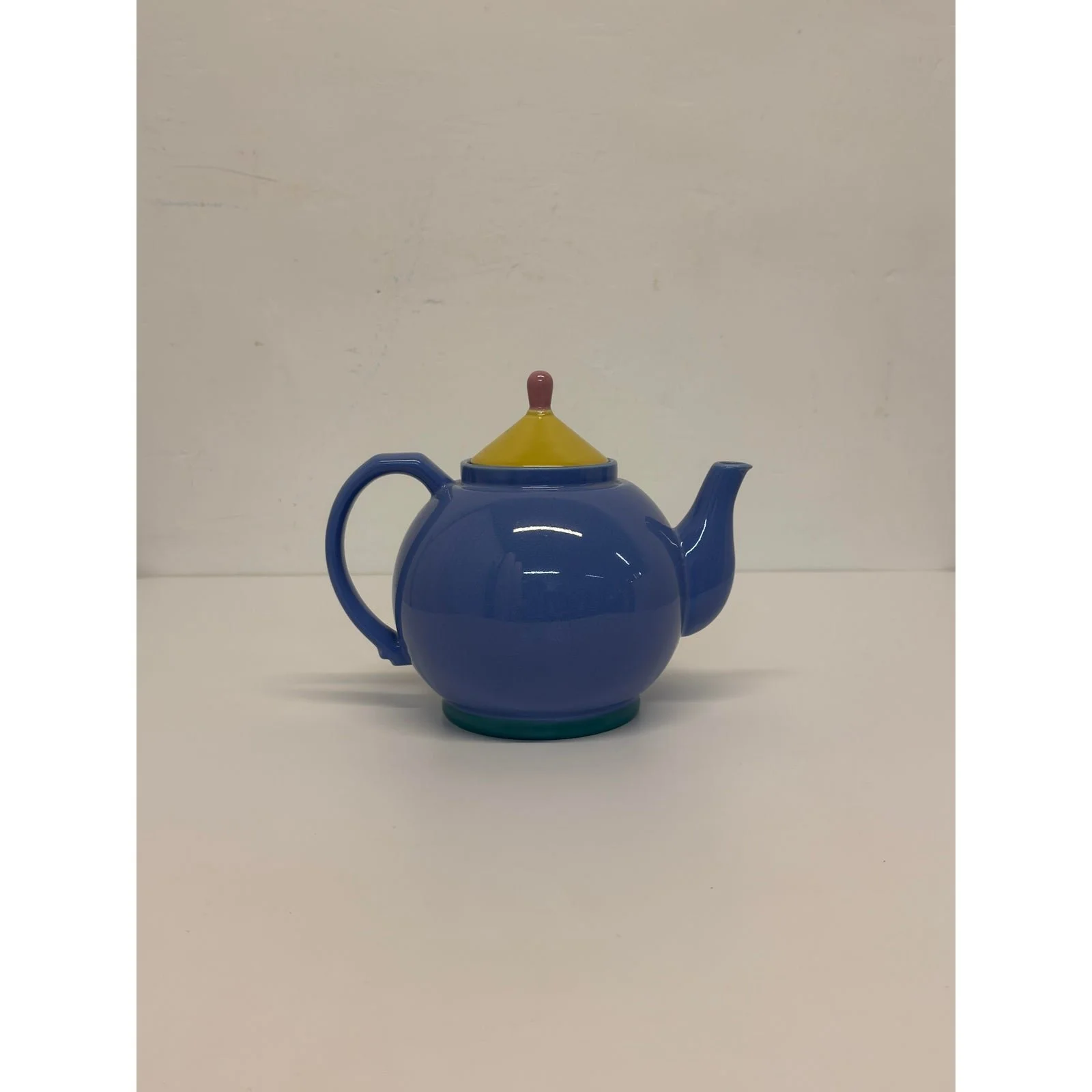 lindt-stymeist-postmodern-colorways-tea-kettle-1980s-1032