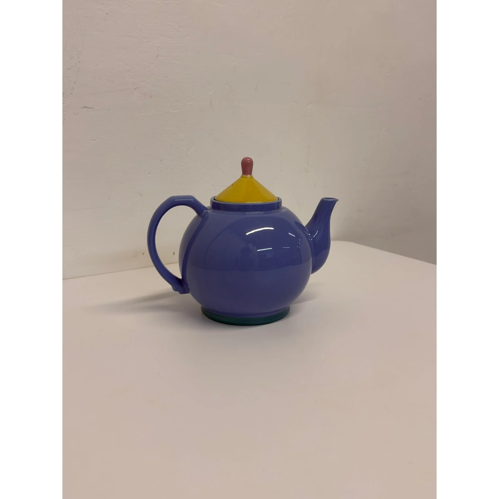 lindt-stymeist-postmodern-colorways-tea-kettle-1980s-0472