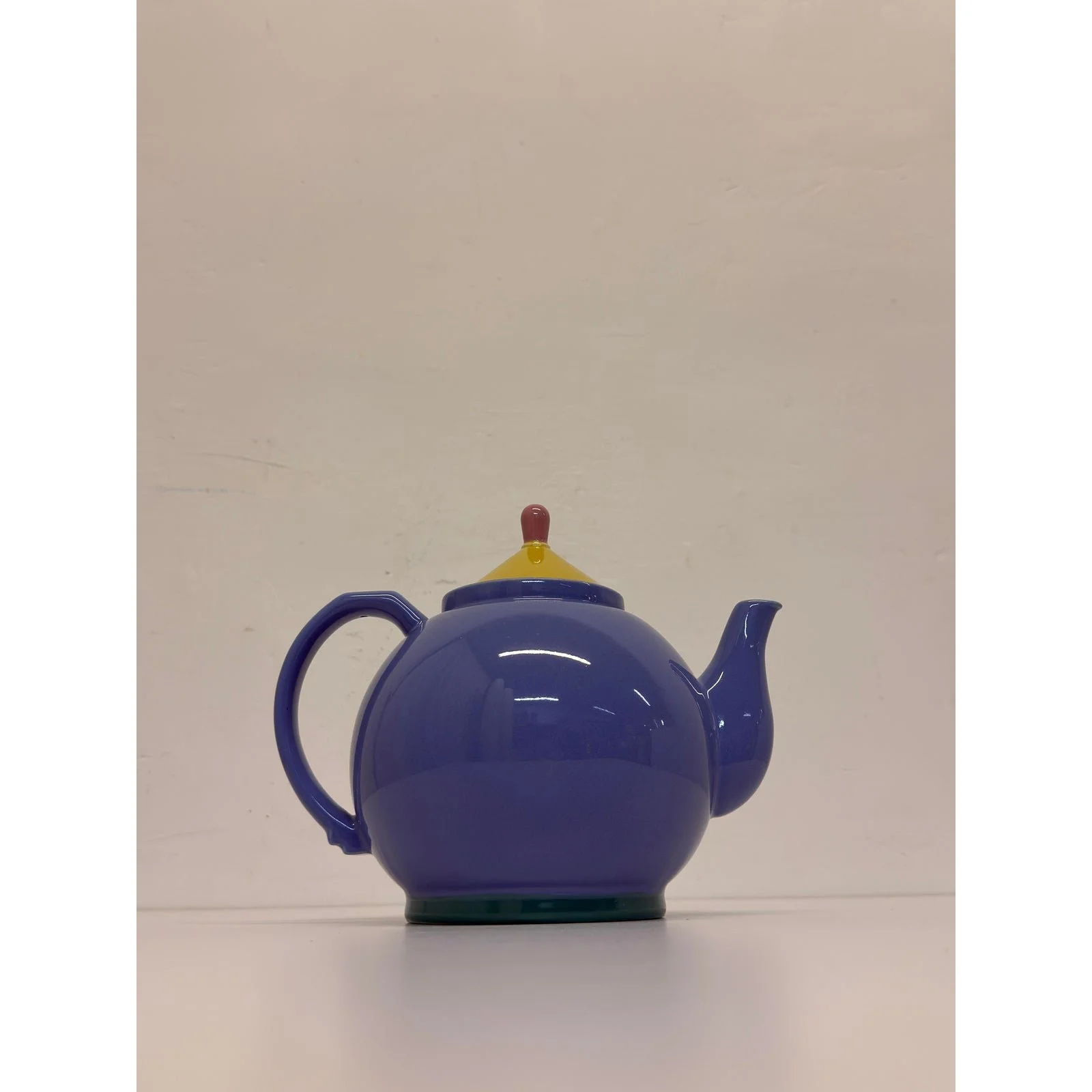 lindt-stymeist-postmodern-colorways-tea-kettle-1980s-5154