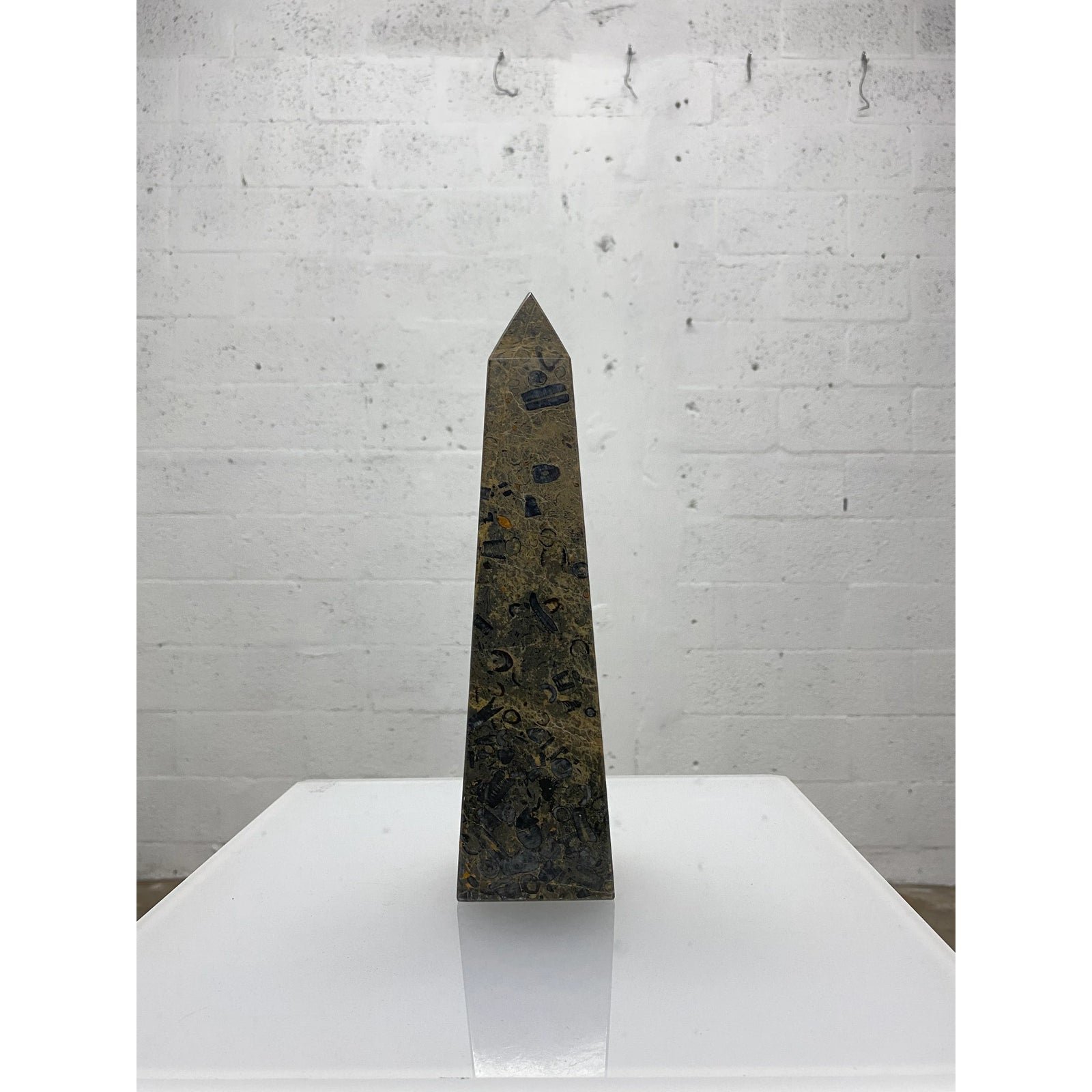 mid-century-marble-obelisk-1904