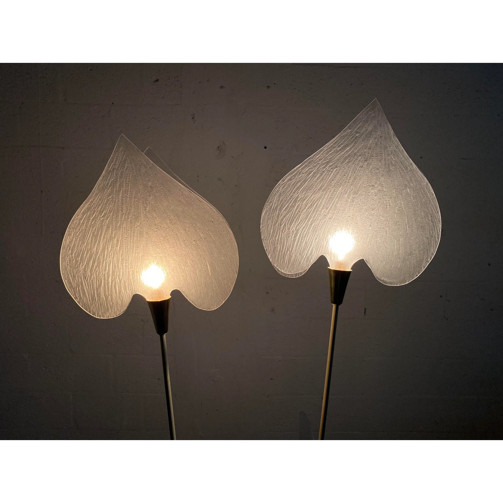 sculptural-lucite-leaf-and-brass-accent-floor-lamp-from-the-1970