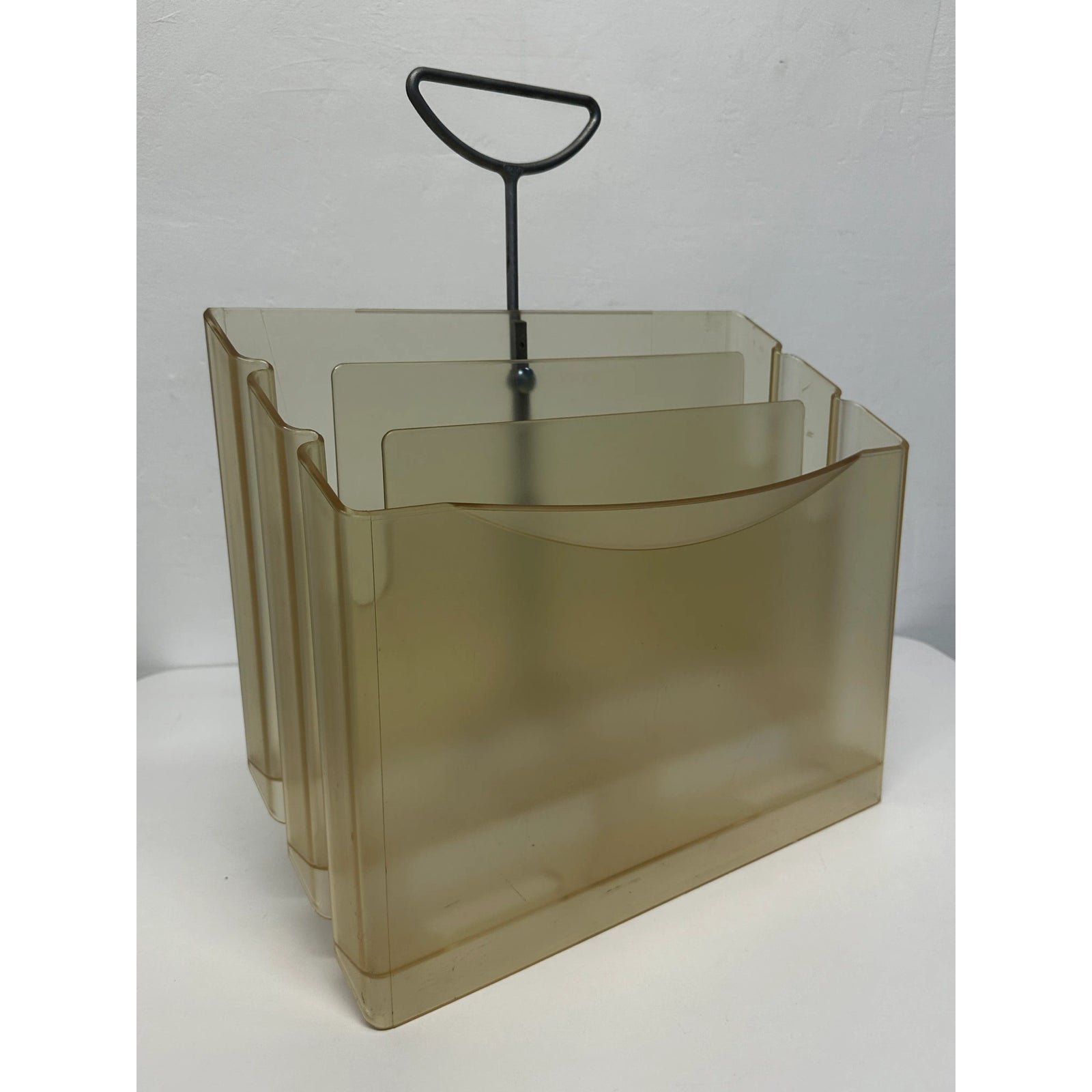 andries-and-hiroko-van-onck-magazine-rack-for-magis-italy-1991