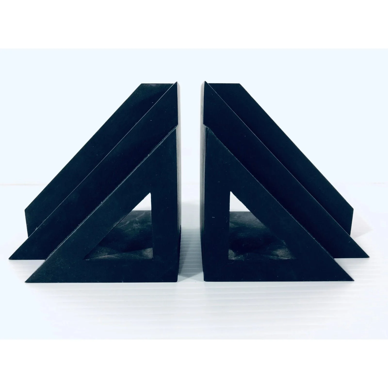 post-modern-nero-comodo-matte-black-rubber-bookends-a-pair-4990