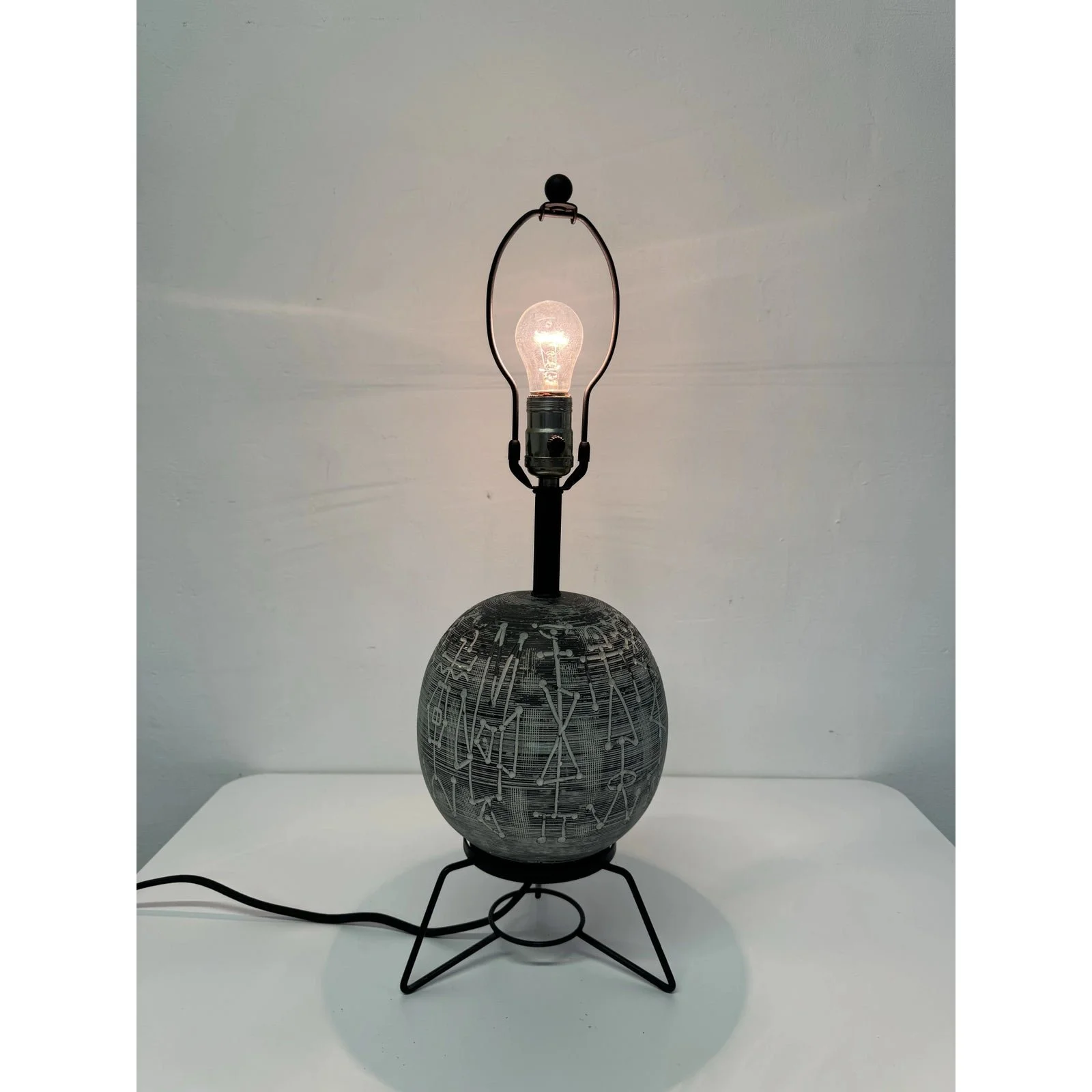 mid-century-modern-tribal-motif-table-lamp-faip-1960s-8168