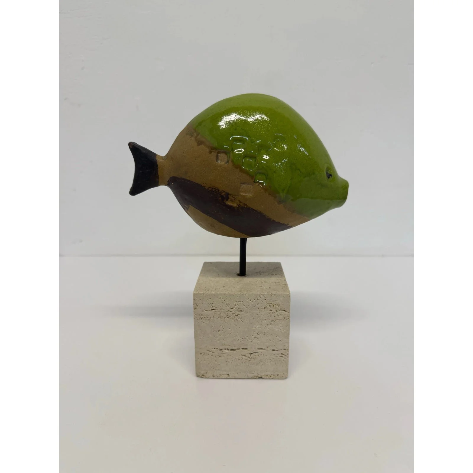 ivo-de-santis-glazed-pottery-fish-sculpture-on-travertine-base-for-gli-estruschi-0287