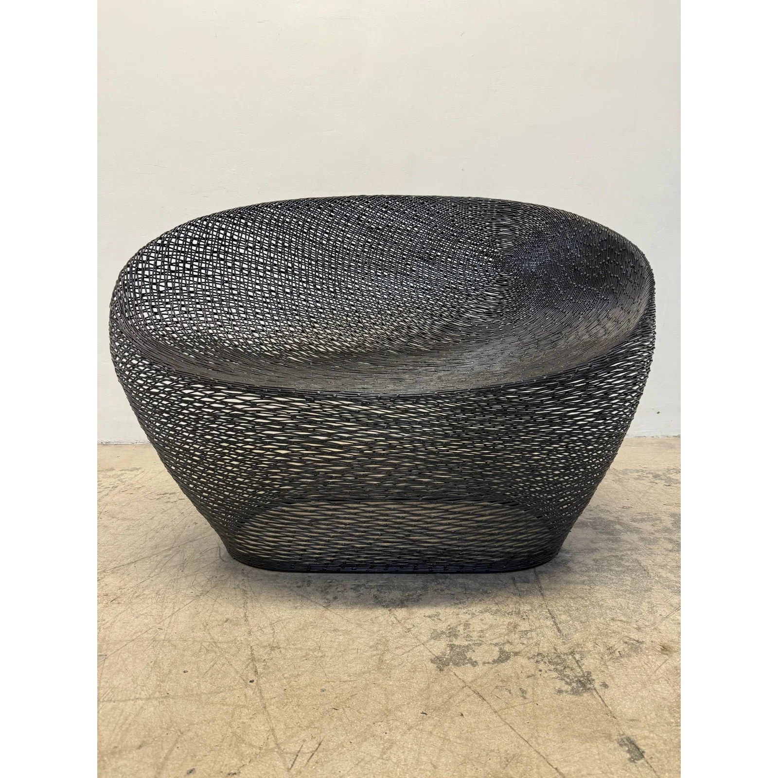 ann-pamintuan-cocoon-two-seat-welded-galvanized-iron-bench-2000s-1334