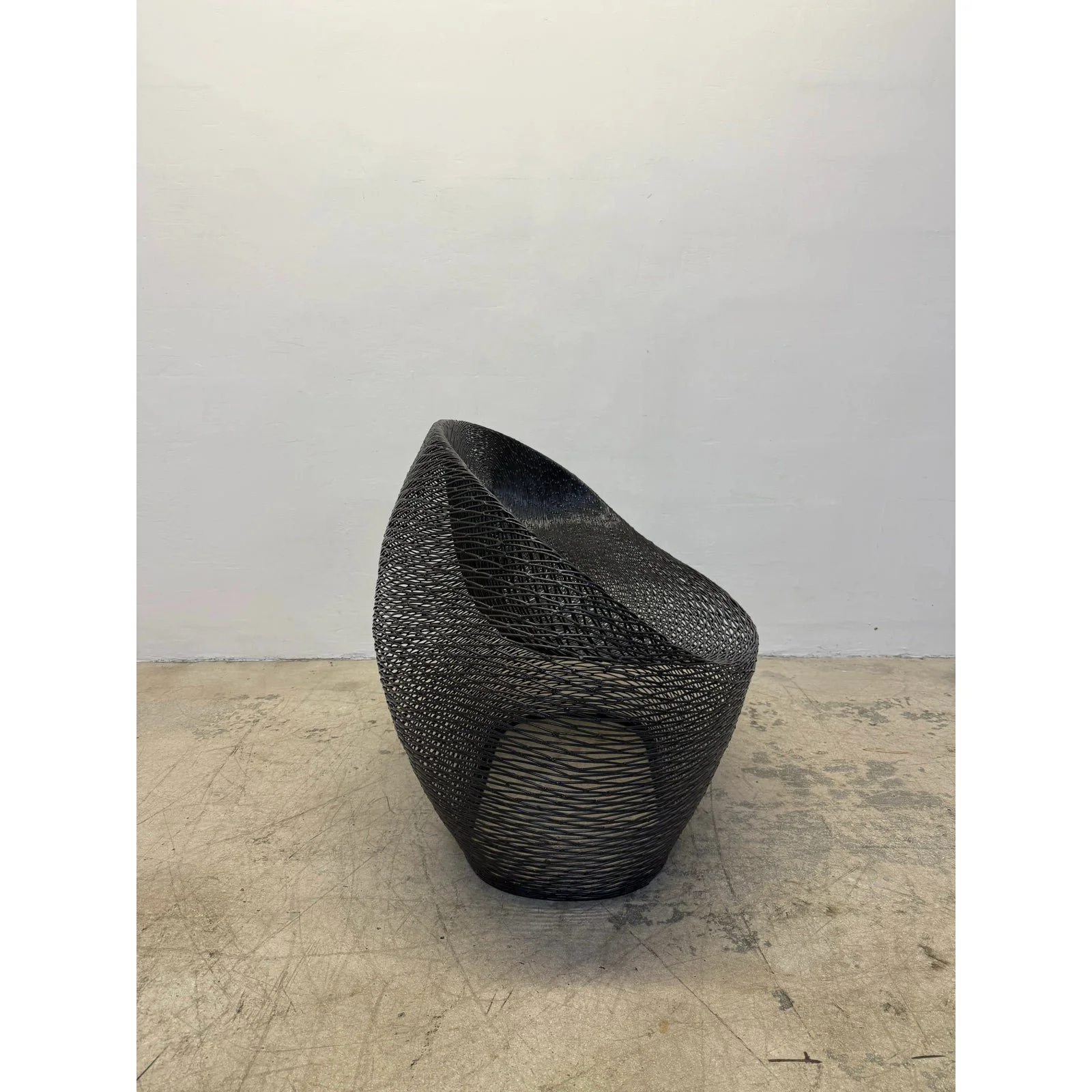 ann-pamintuan-cocoon-two-seat-welded-galvanized-iron-bench-2000s-0467